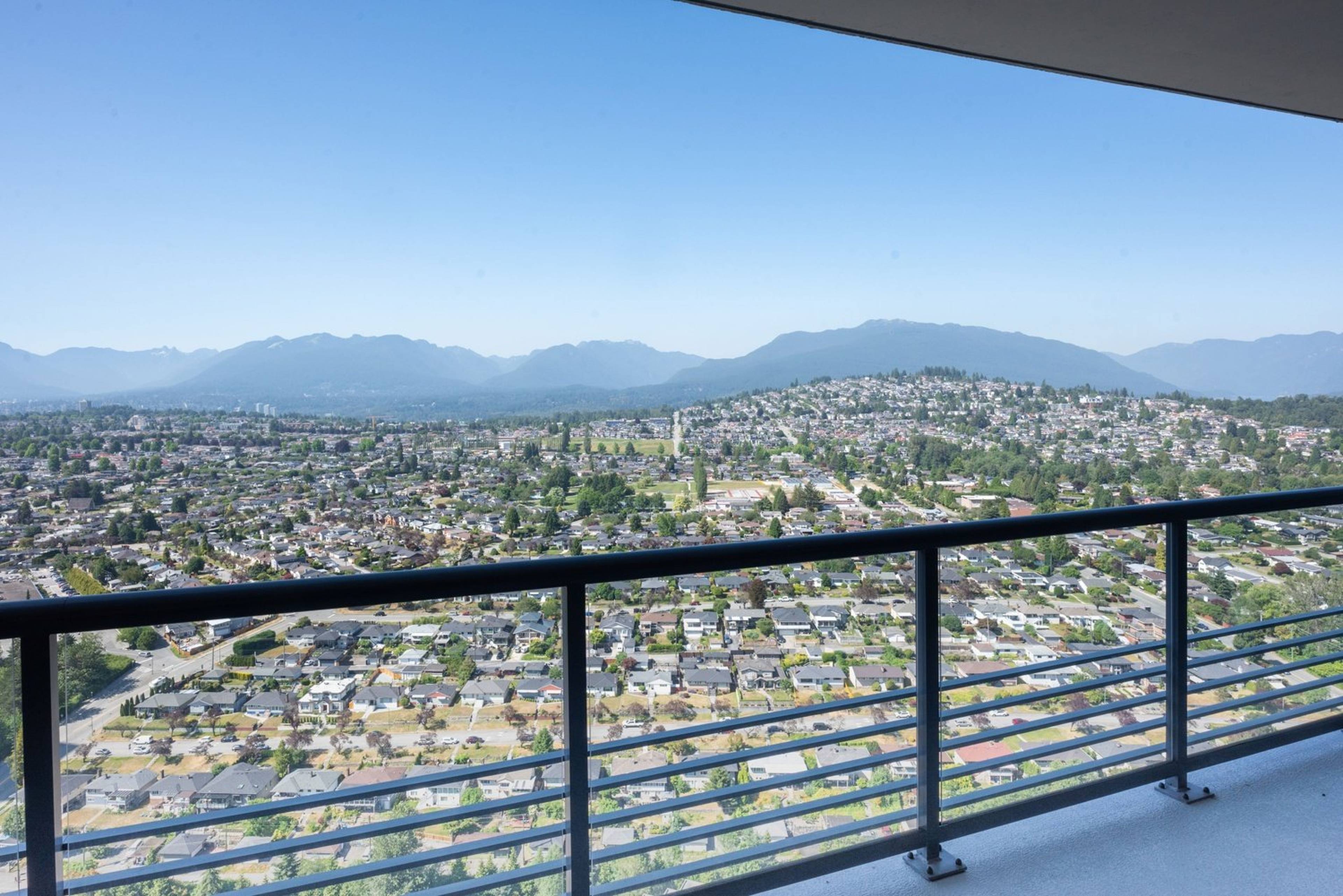 1 ch.  · 1 s. de bains for rent $2,400 / mois