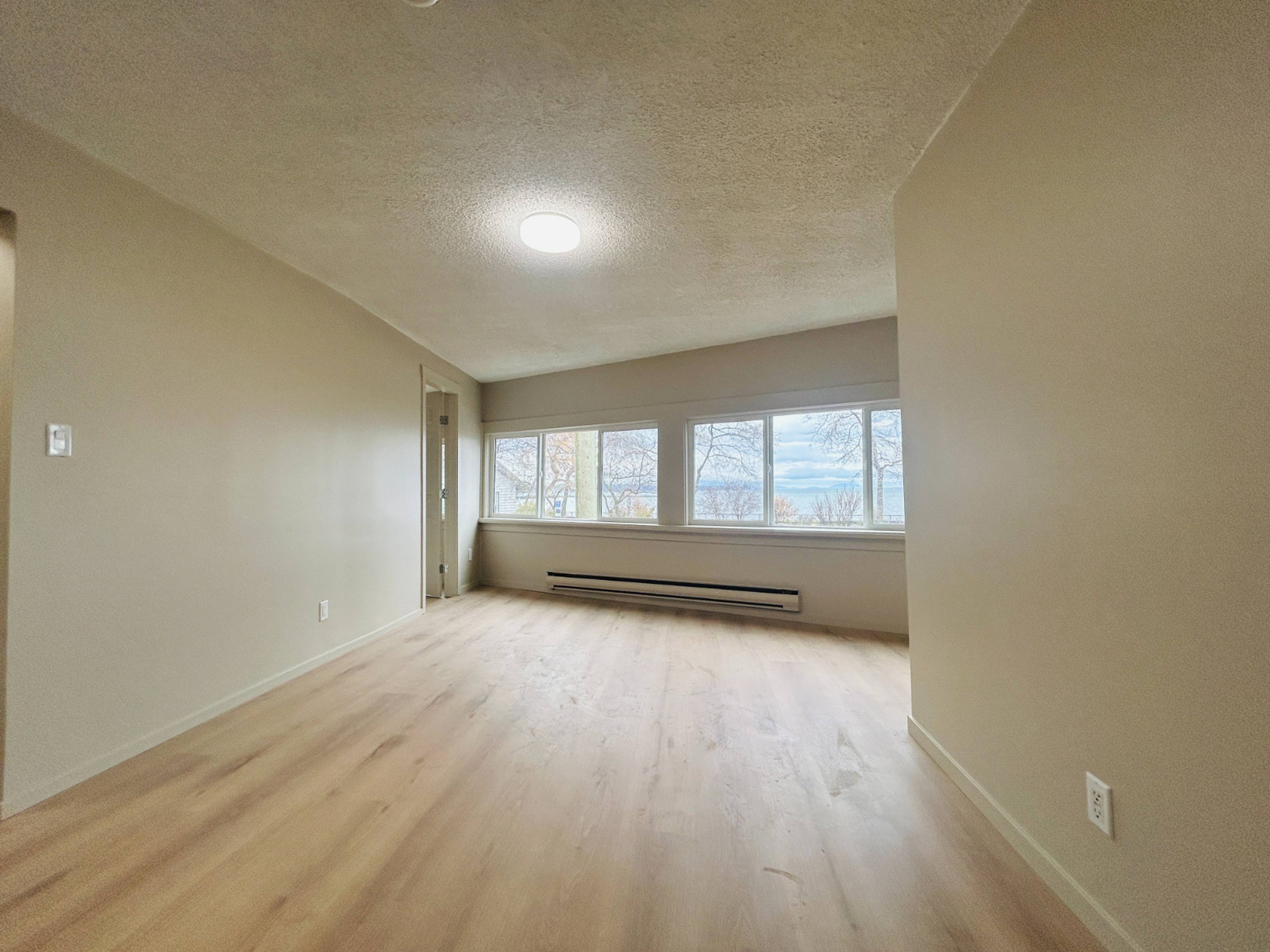 2 ch.  · 1 s. de bains for rent $2,500 / mois