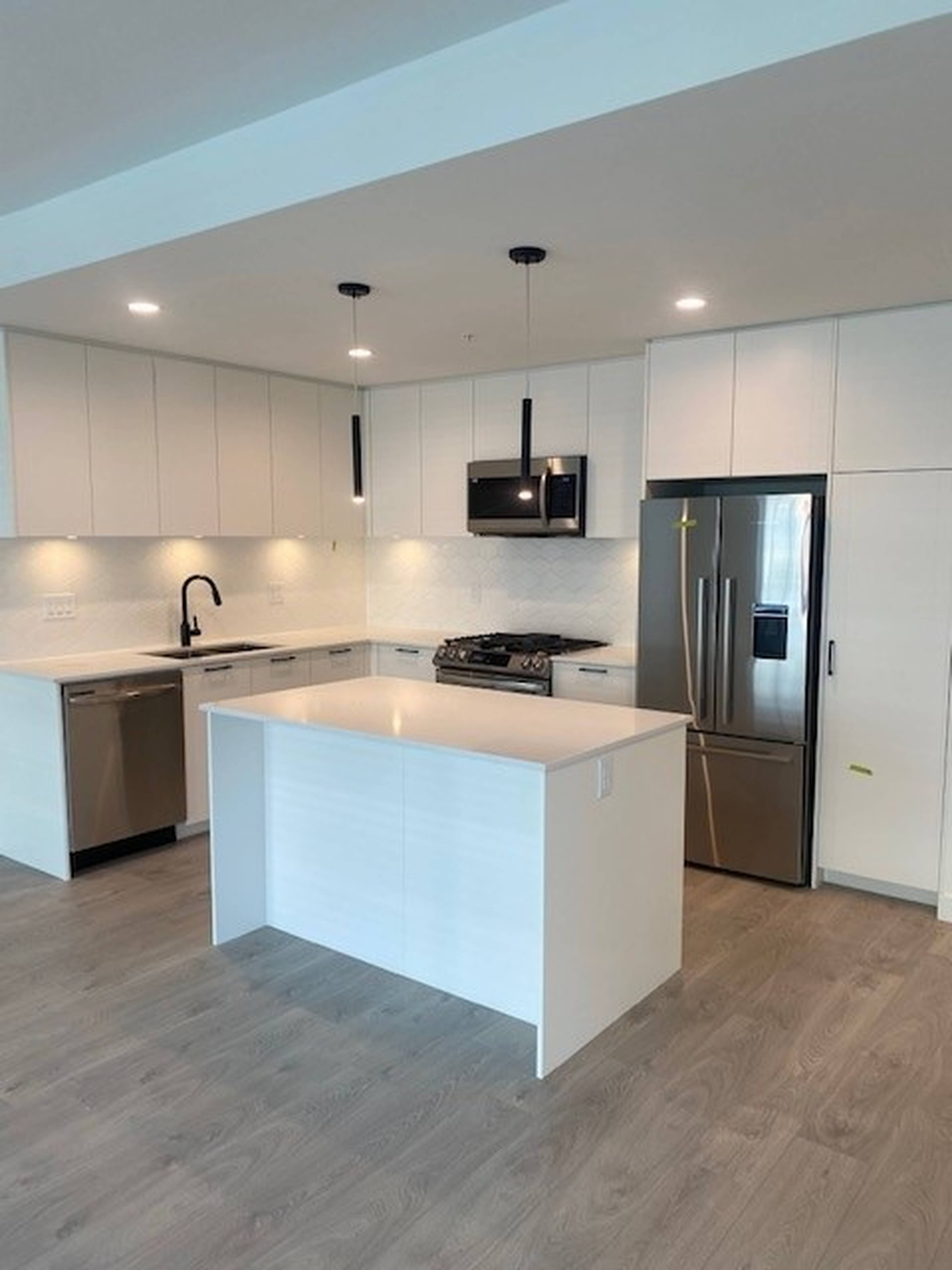 3 ch.  · 2 s. de bains for rent $2,985 / mois