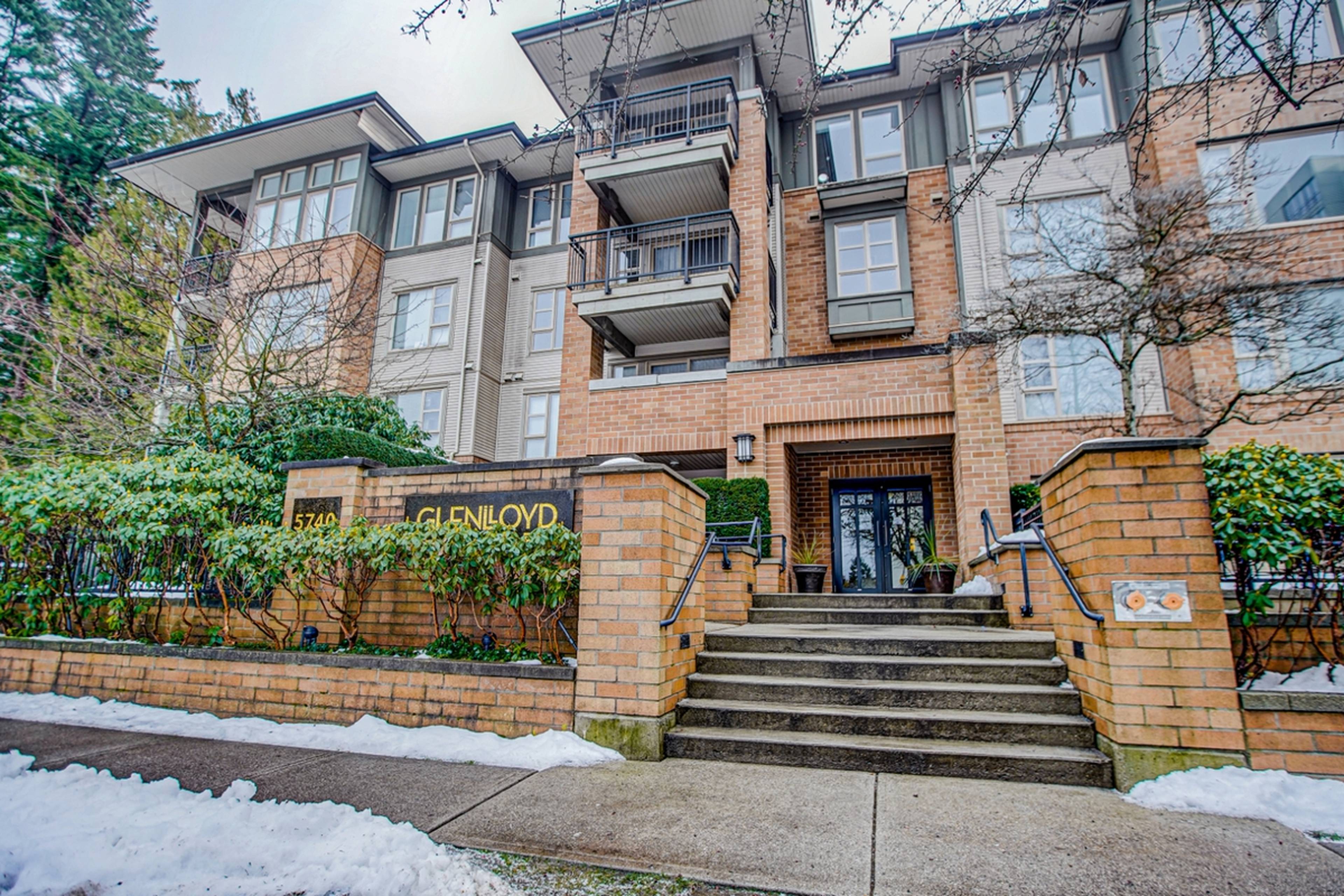 2 ch.  · 2 s. de bains for rent $3,600 / mois