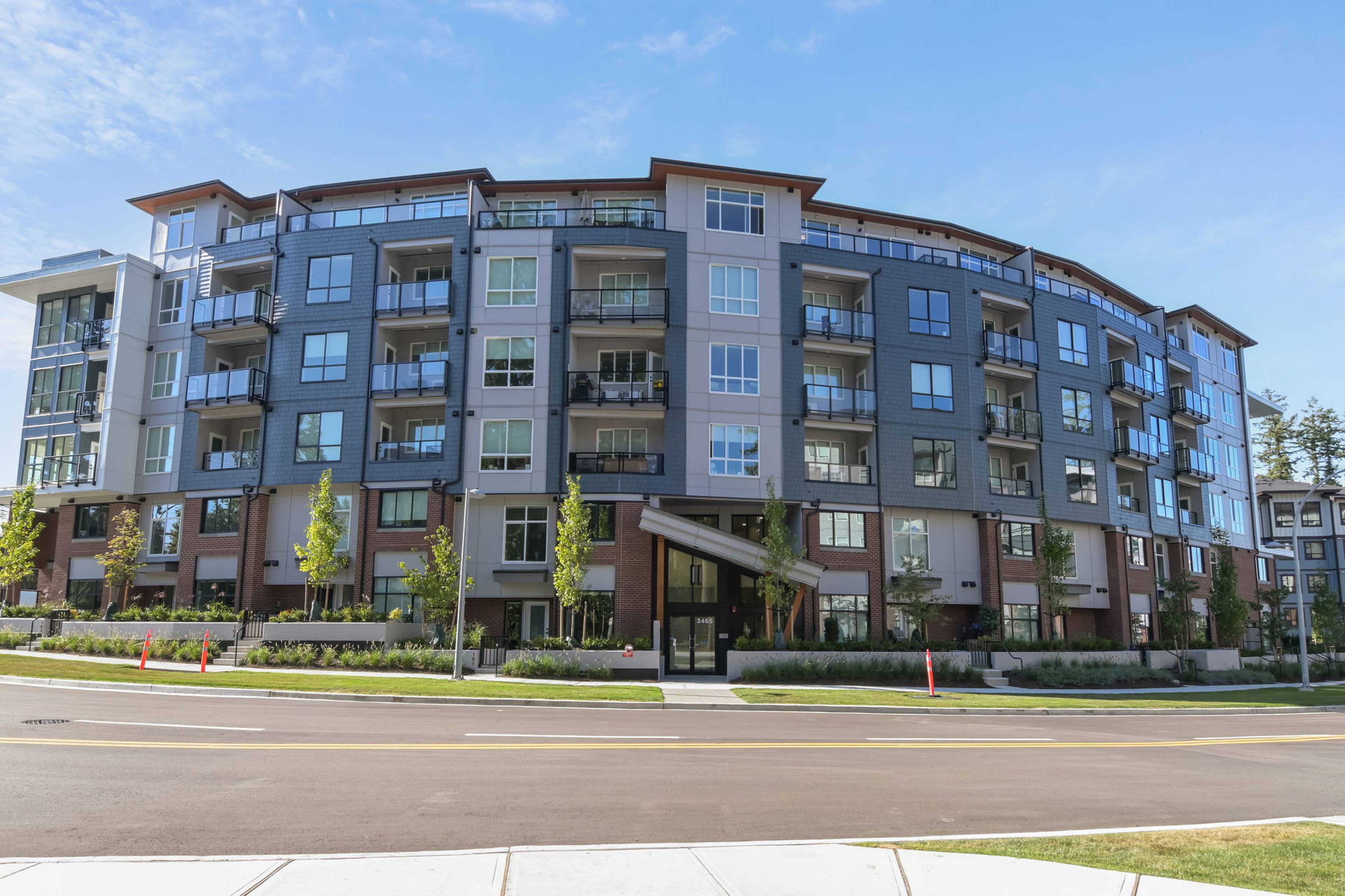 2 ch.  · 1 s. de bains for rent $2,650 / mois