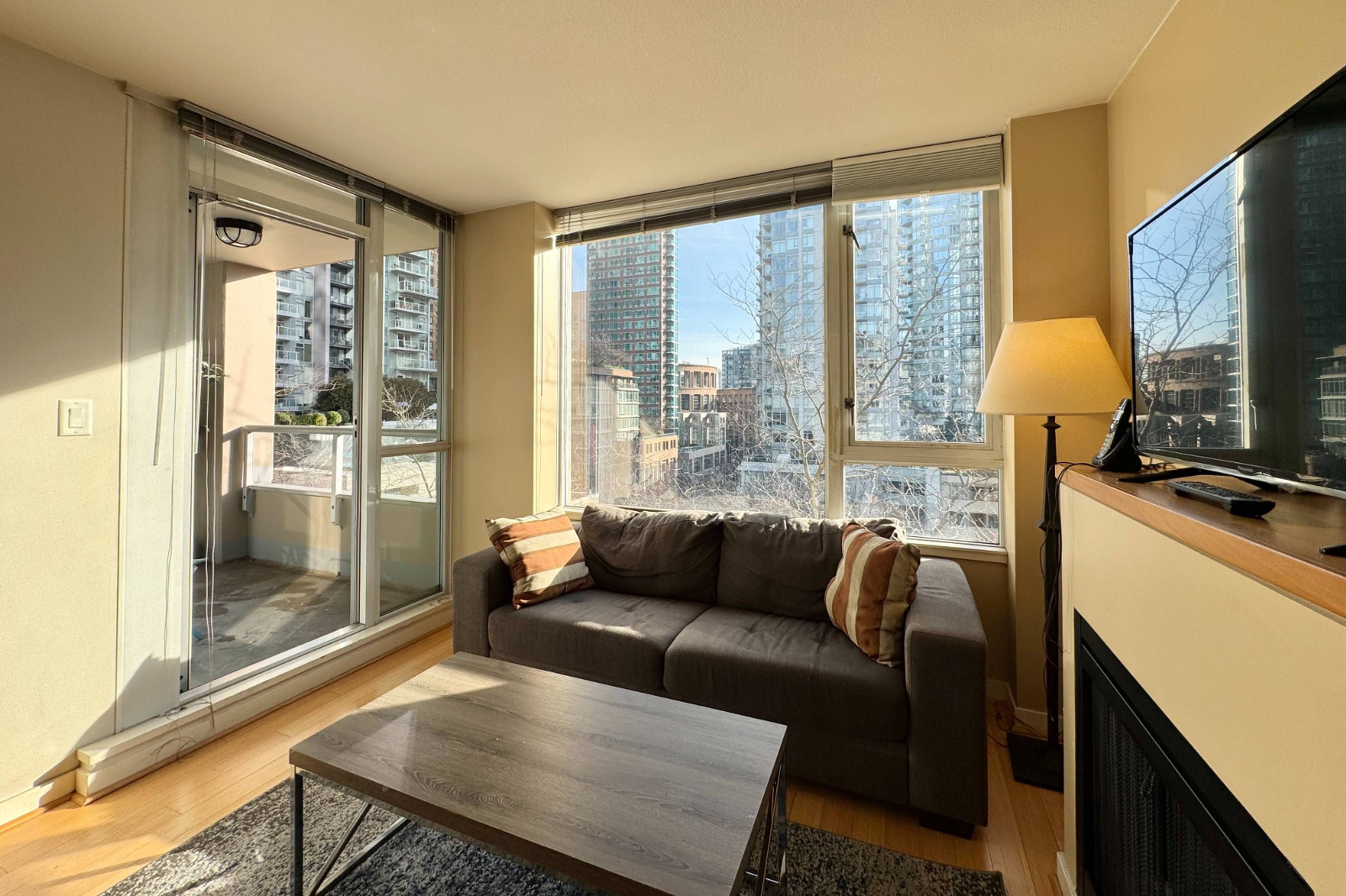 1 ch.  · 1 s. de bains for rent $2,250 / mois