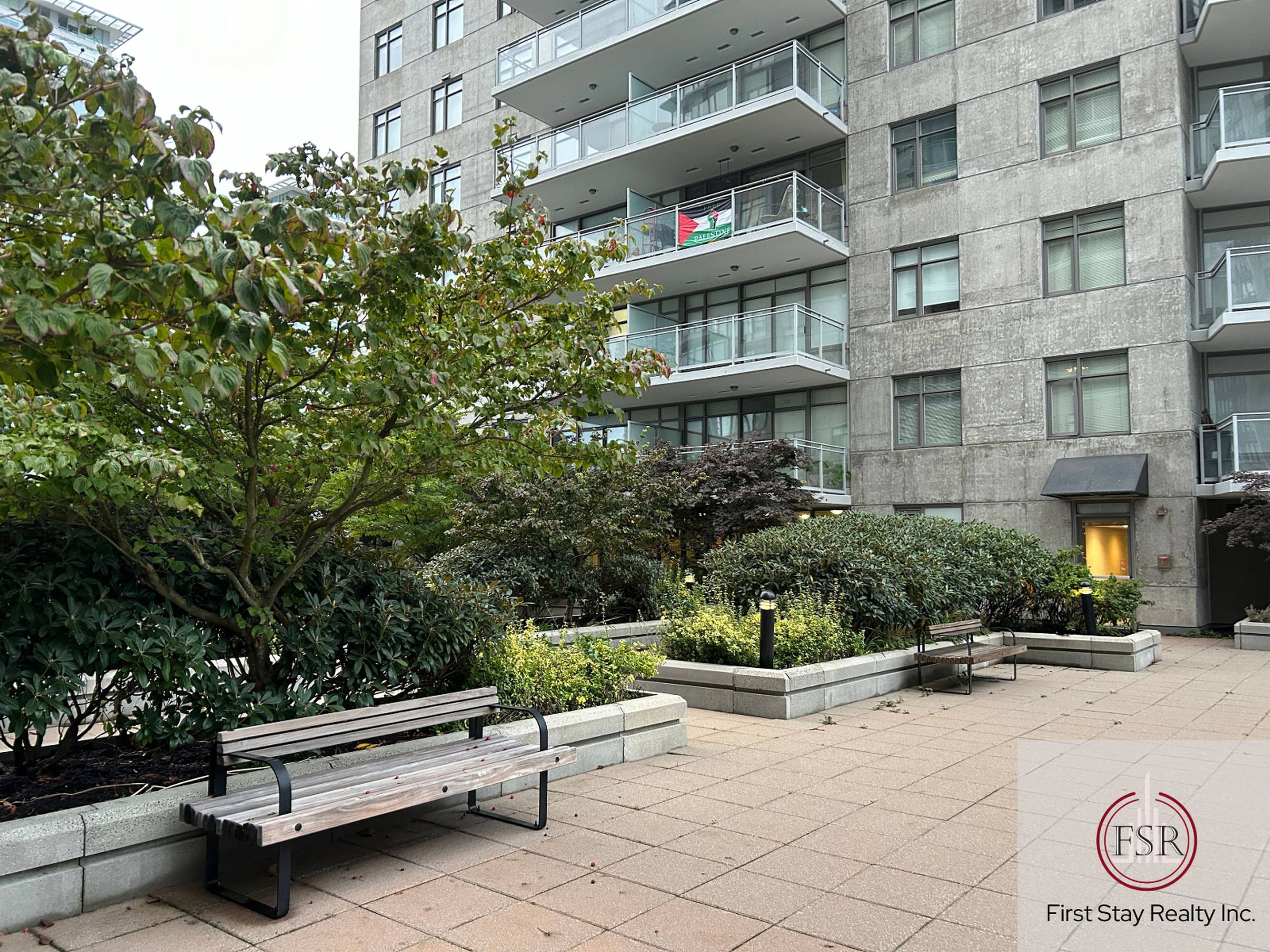 1 室  · 1 卫 for rent $2,200 / 月