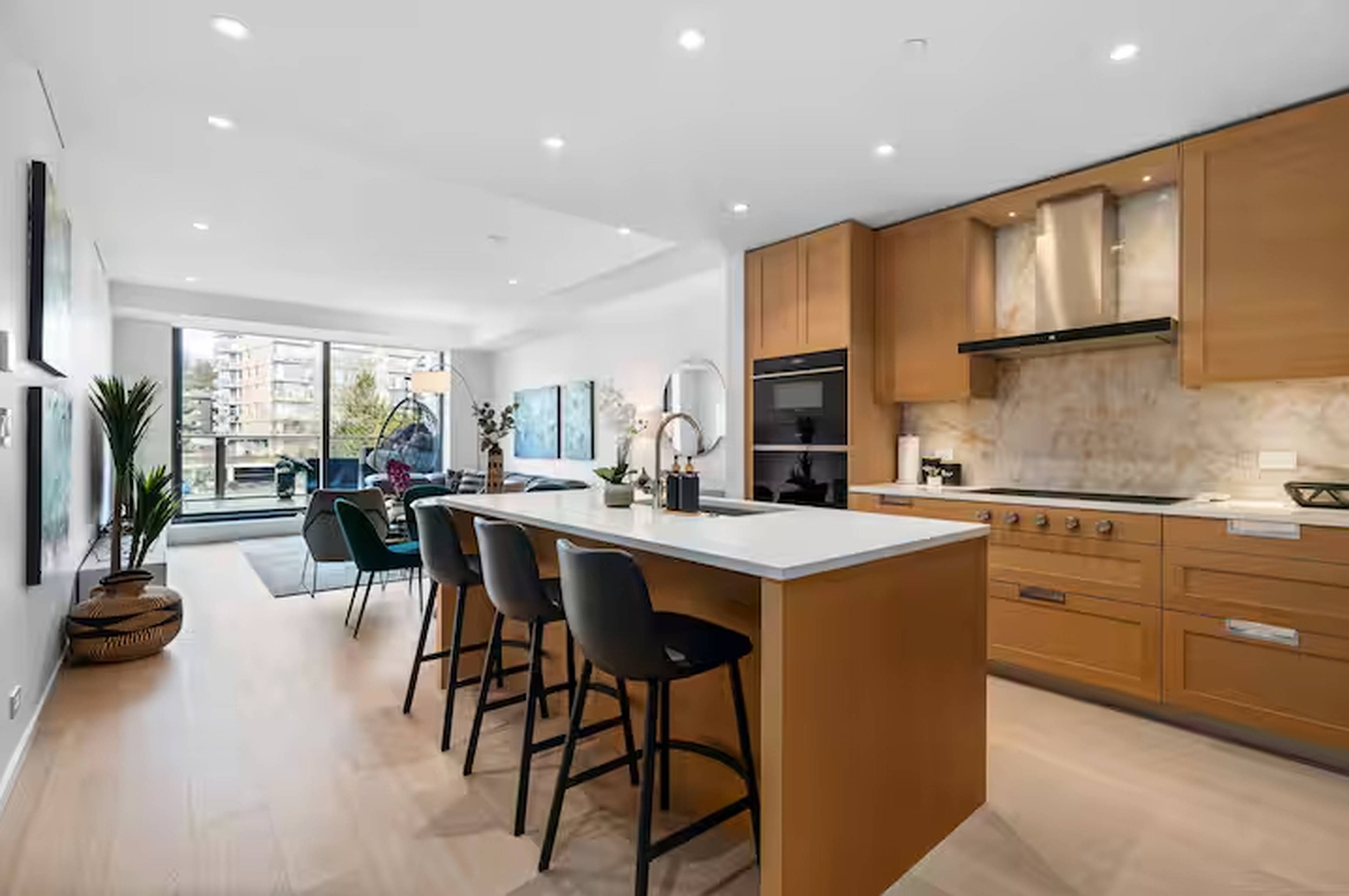 2 ch.  · 2 s. de bains for rent $6,990 / mois