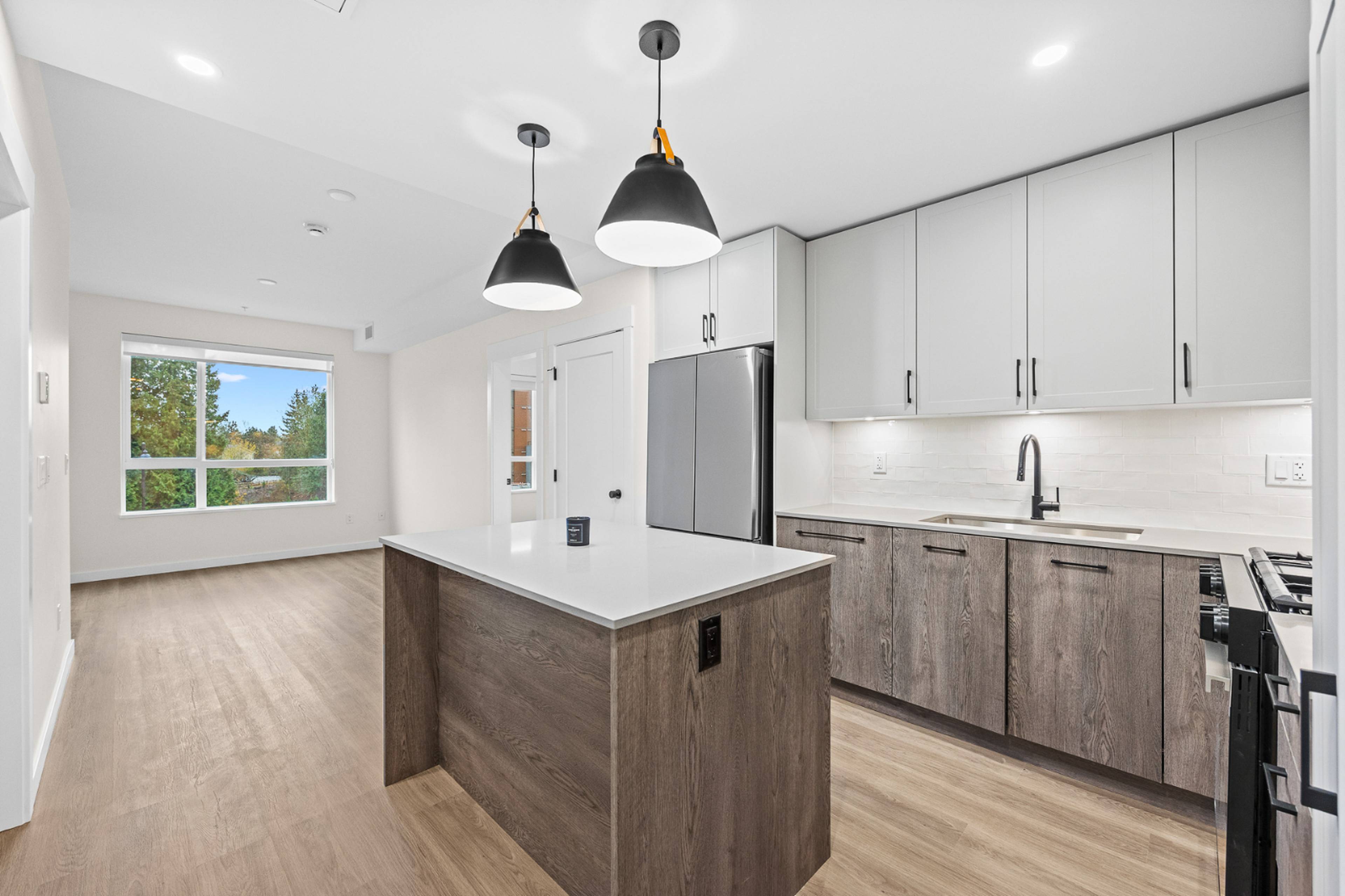 2 ch.  · 2 s. de bains for rent $1,999 / mois