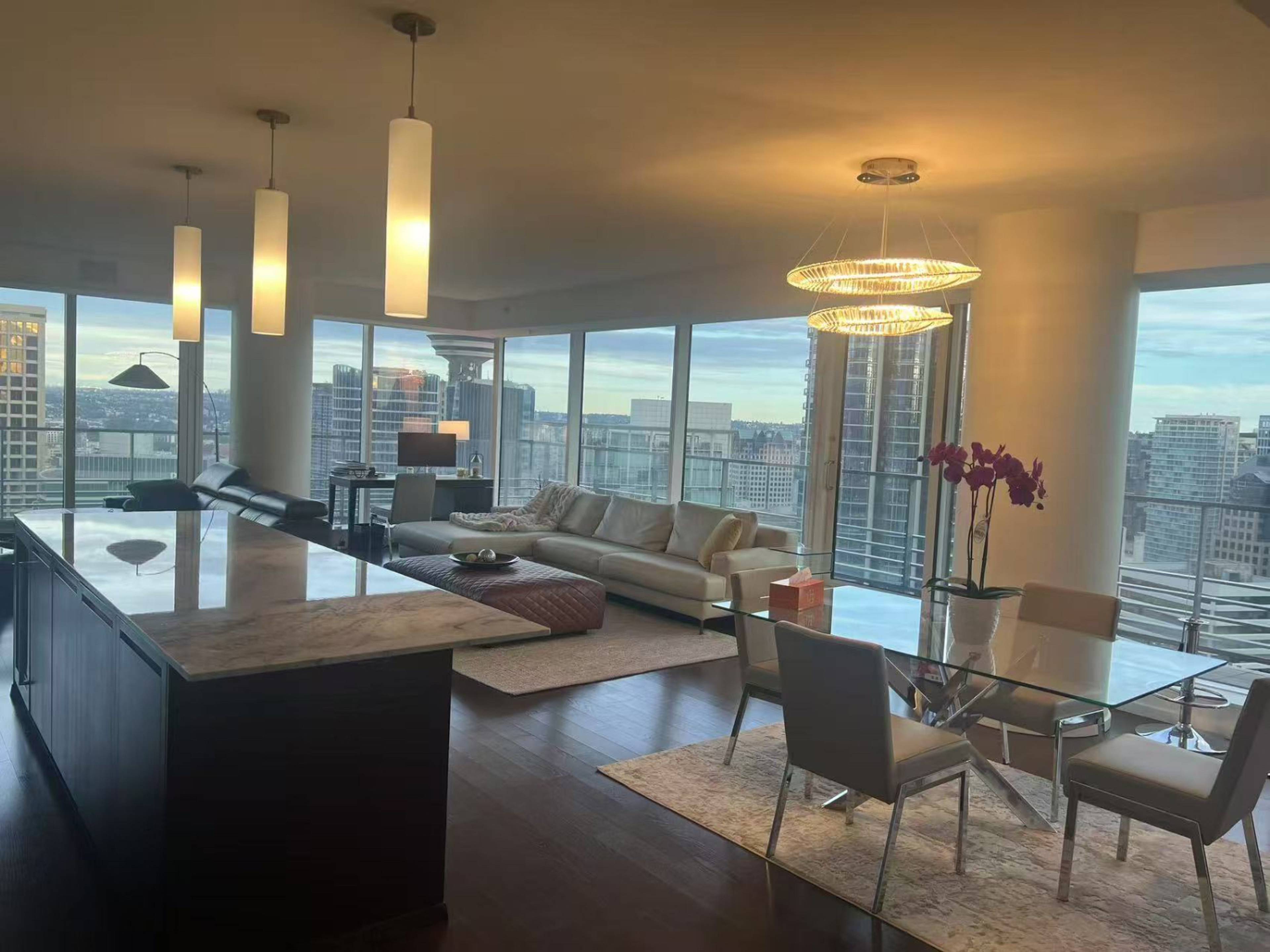 2 ch.  · 2.5 s. de bains for rent $11,000 / mois