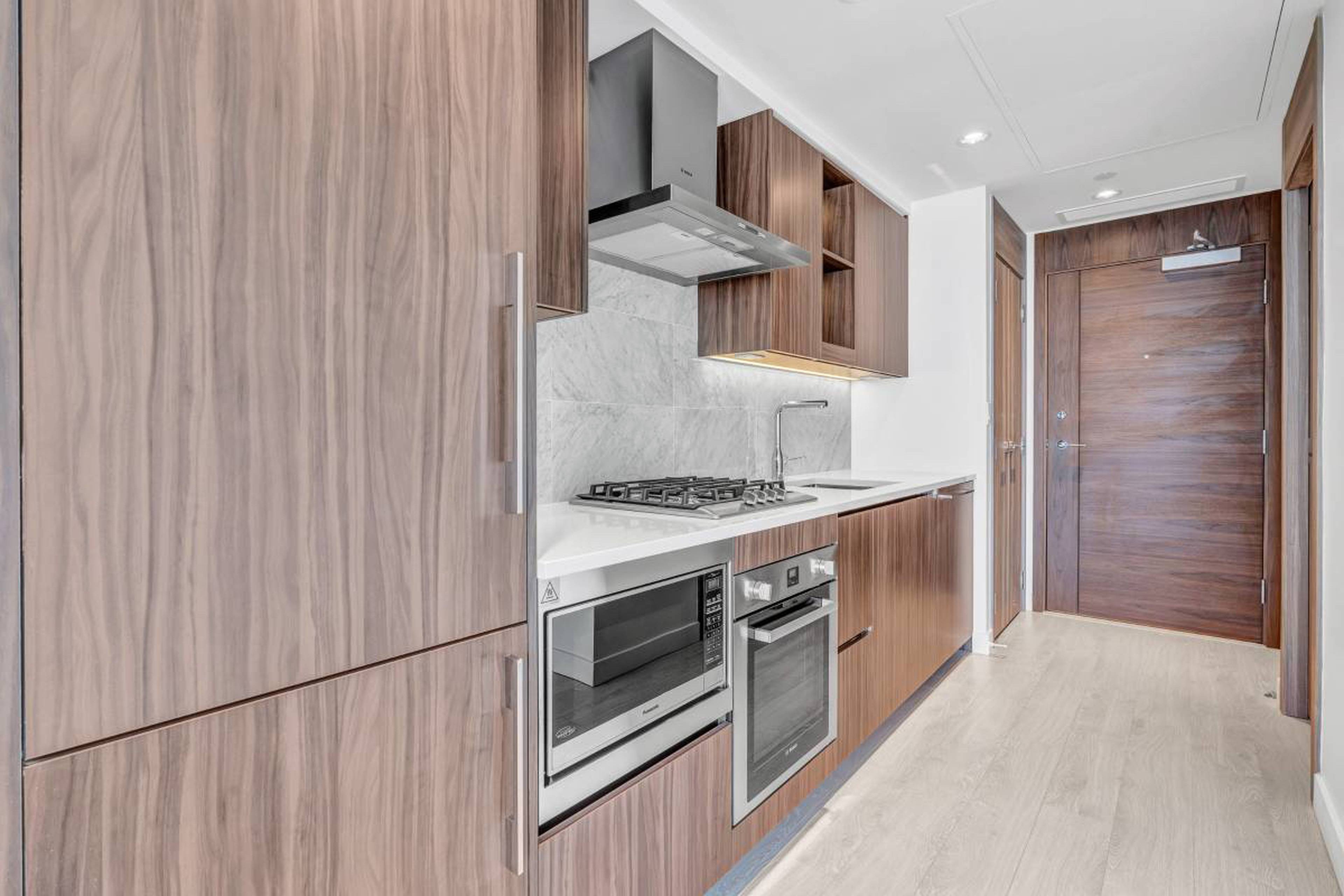 1 ch.  · 1 s. de bains for rent $2,100 / mois