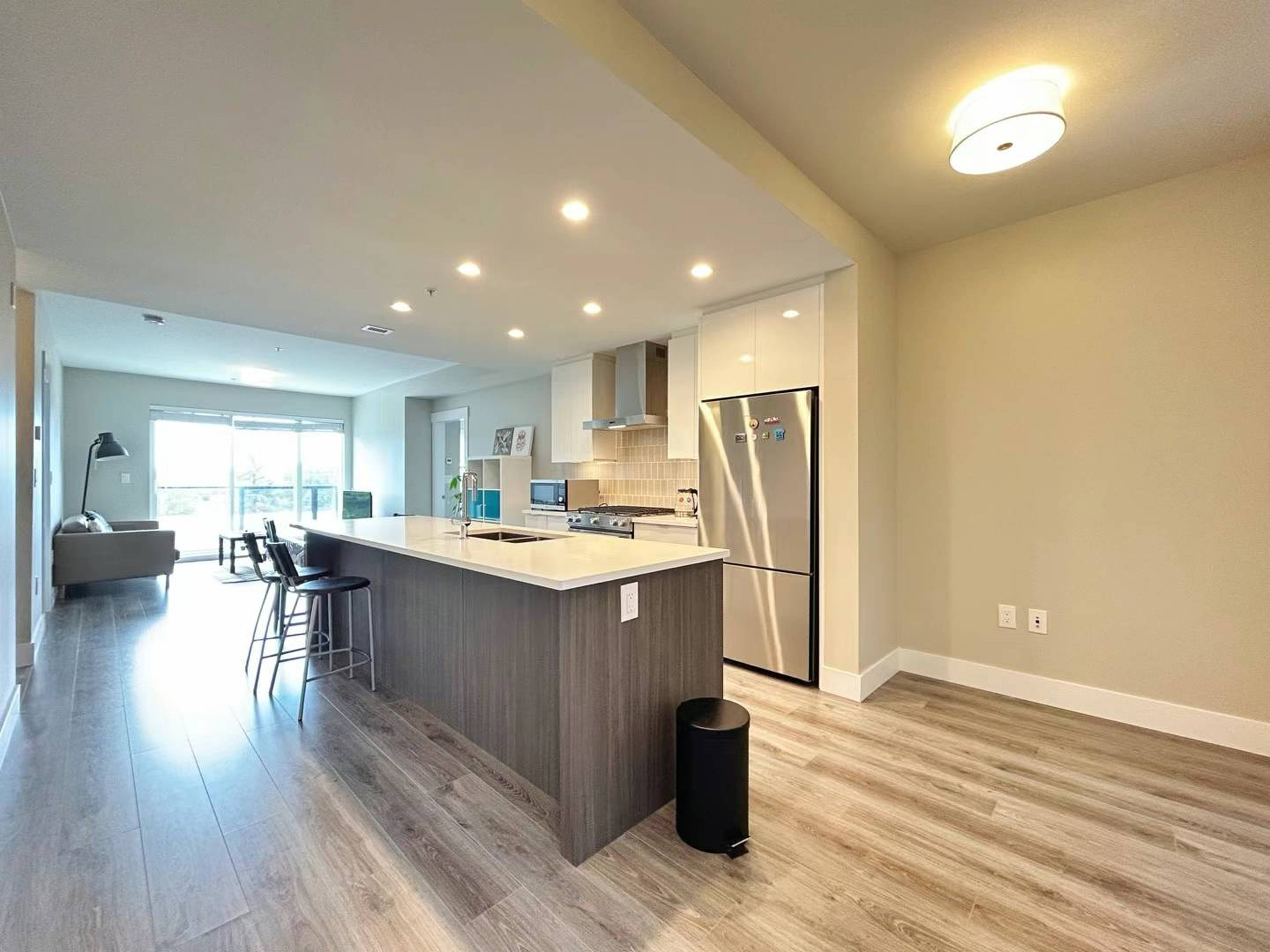 3 ch.  · 2 s. de bains for rent $4,000 / mois