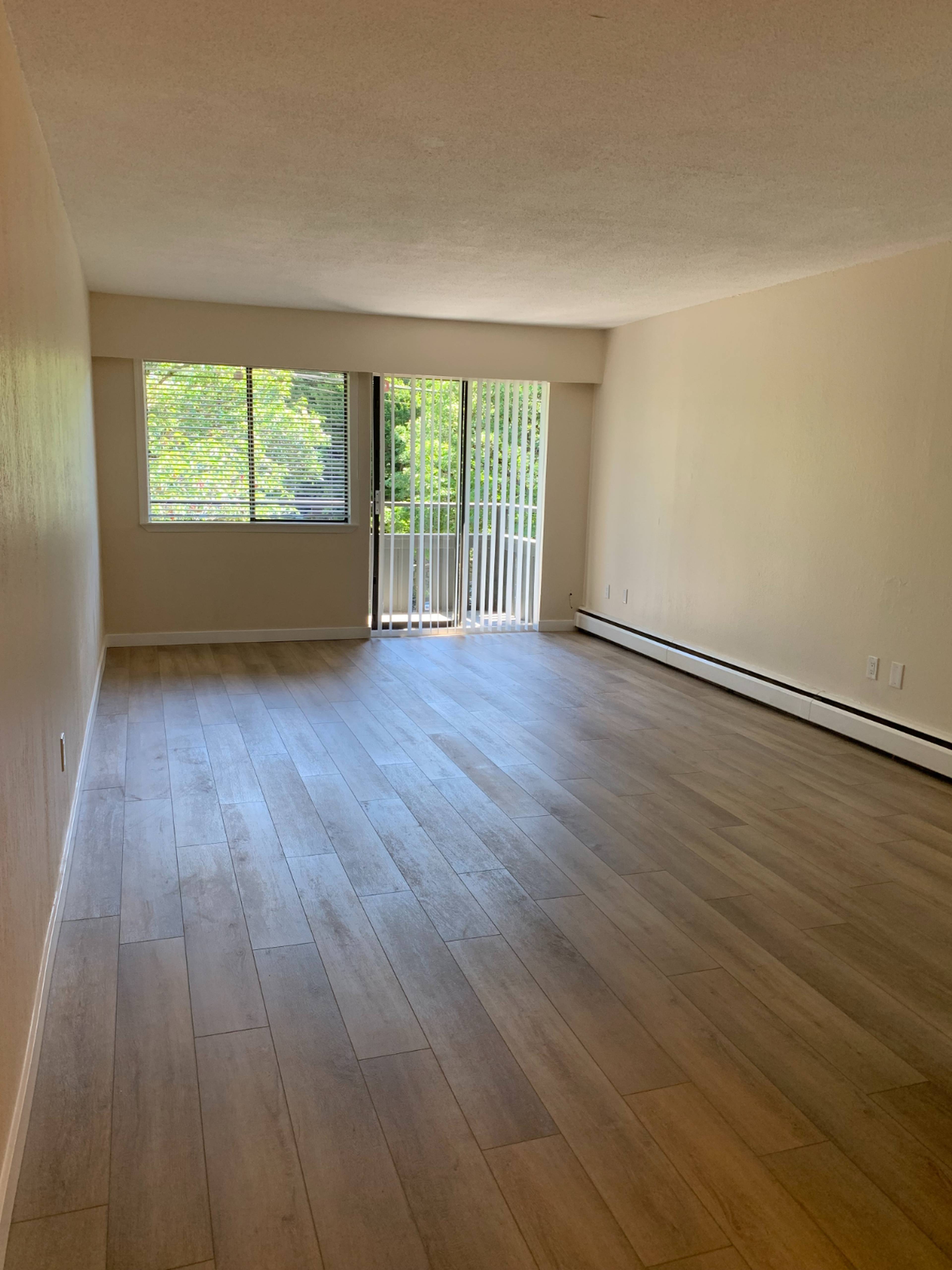 1 ch.  · 1 s. de bains for rent $1,850 / mois