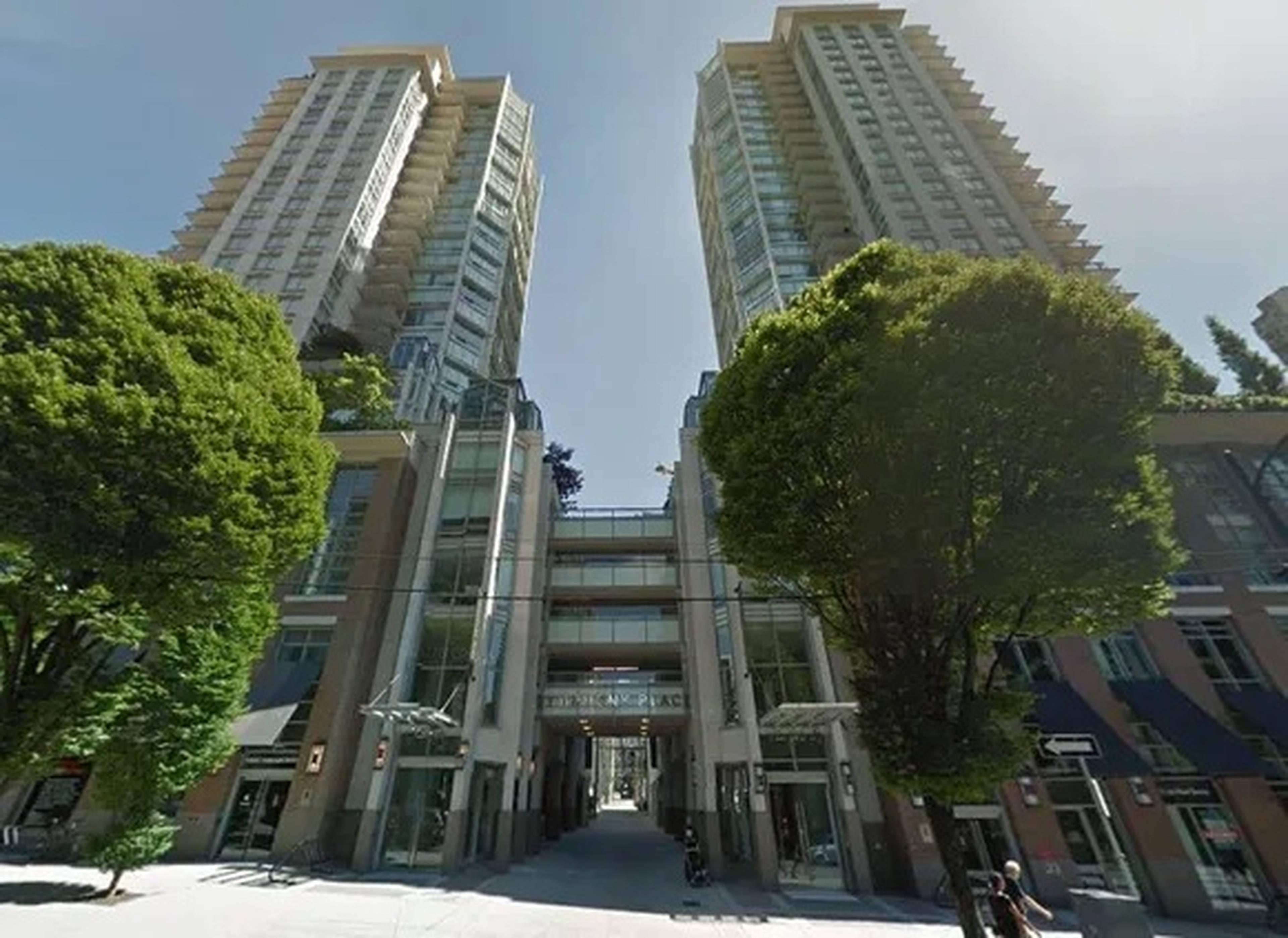 2 ch.  · 2 s. de bains for rent $3,700 / mois