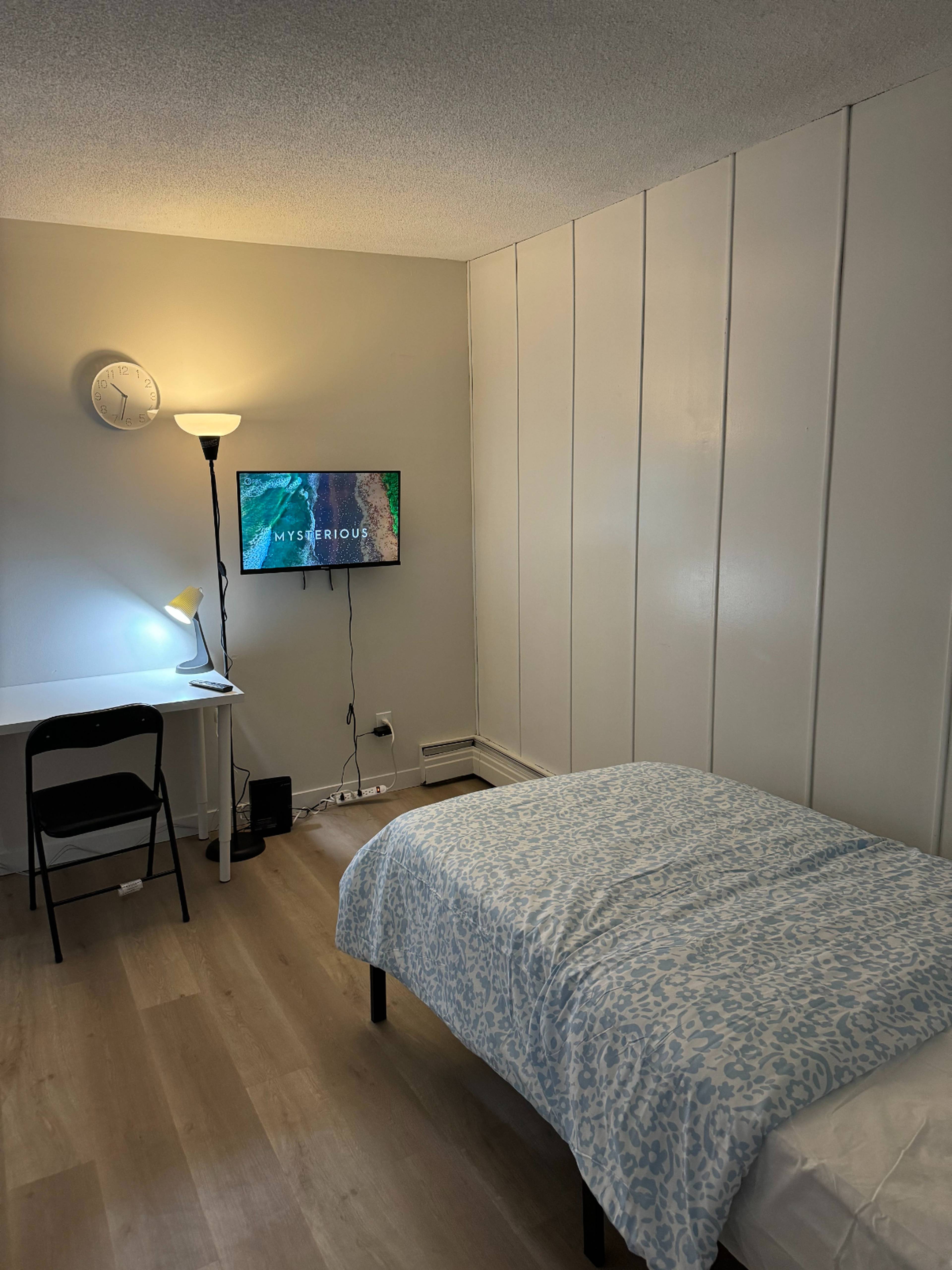 Room for rent $650 / month