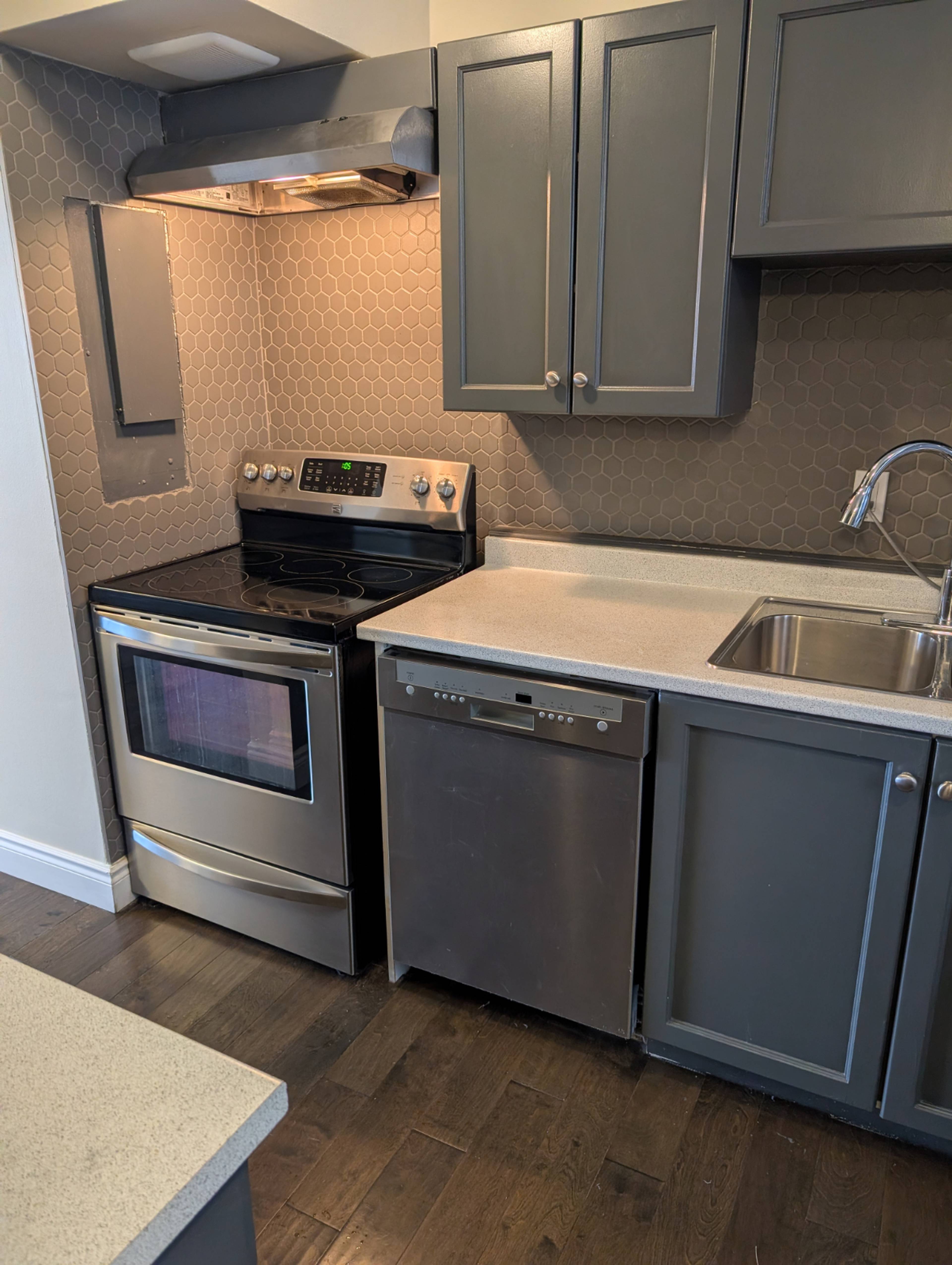 3 室  · 1 卫 for rent $2,412 / 月