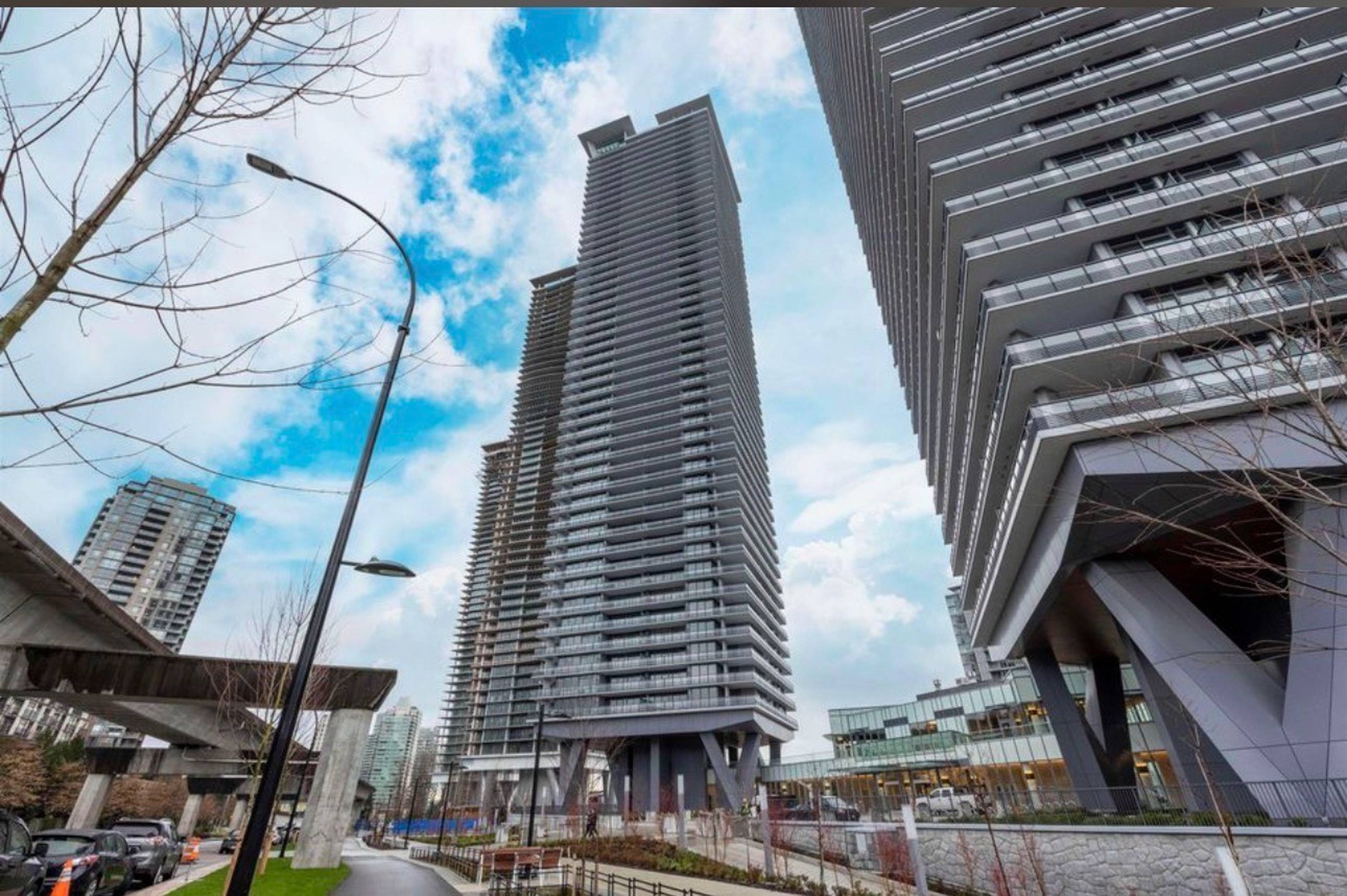 2 ch.  · 2 s. de bains for rent $3,400 / mois