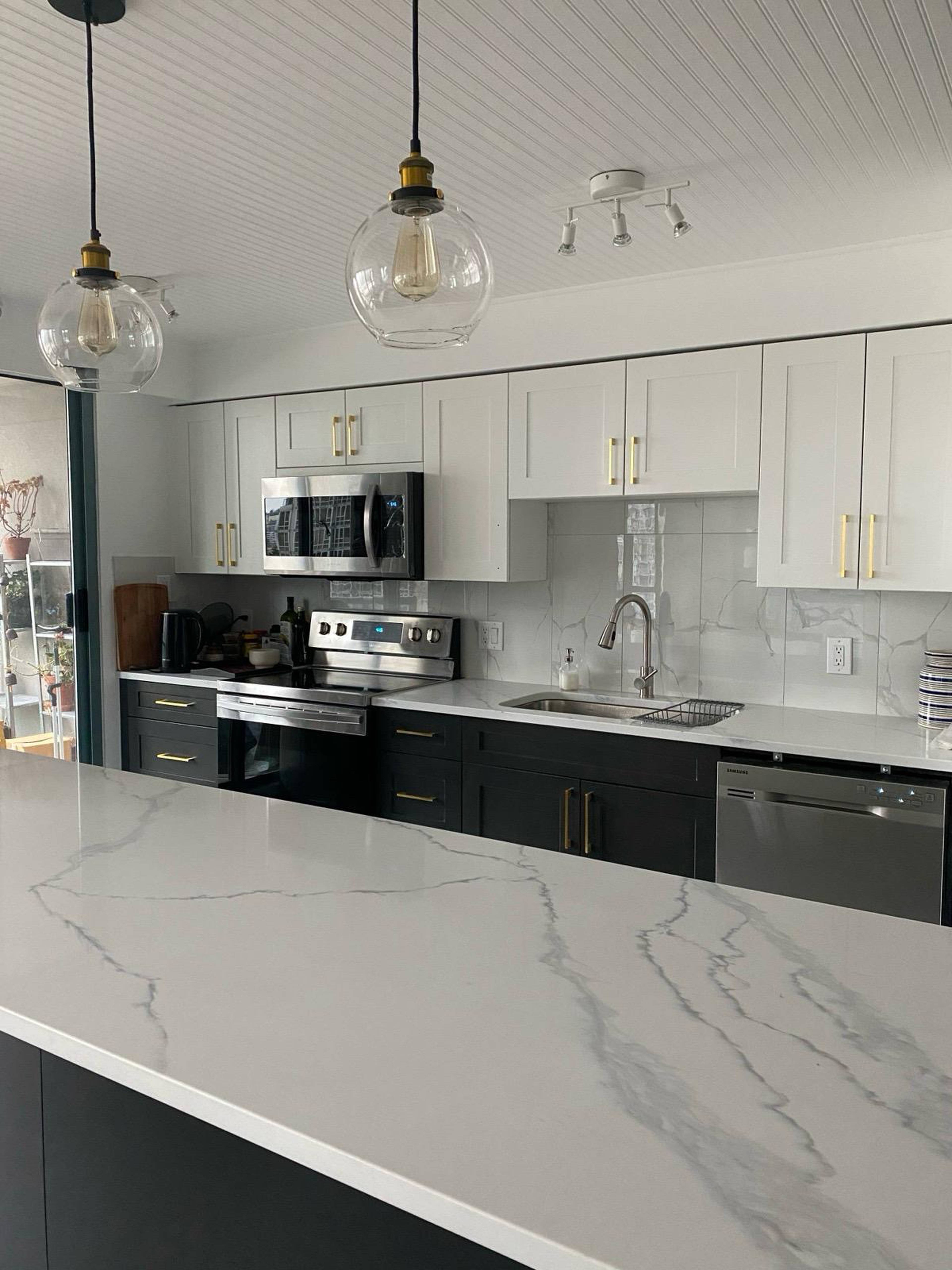 2 ch.  · 2 s. de bains for rent $3,595 / mois