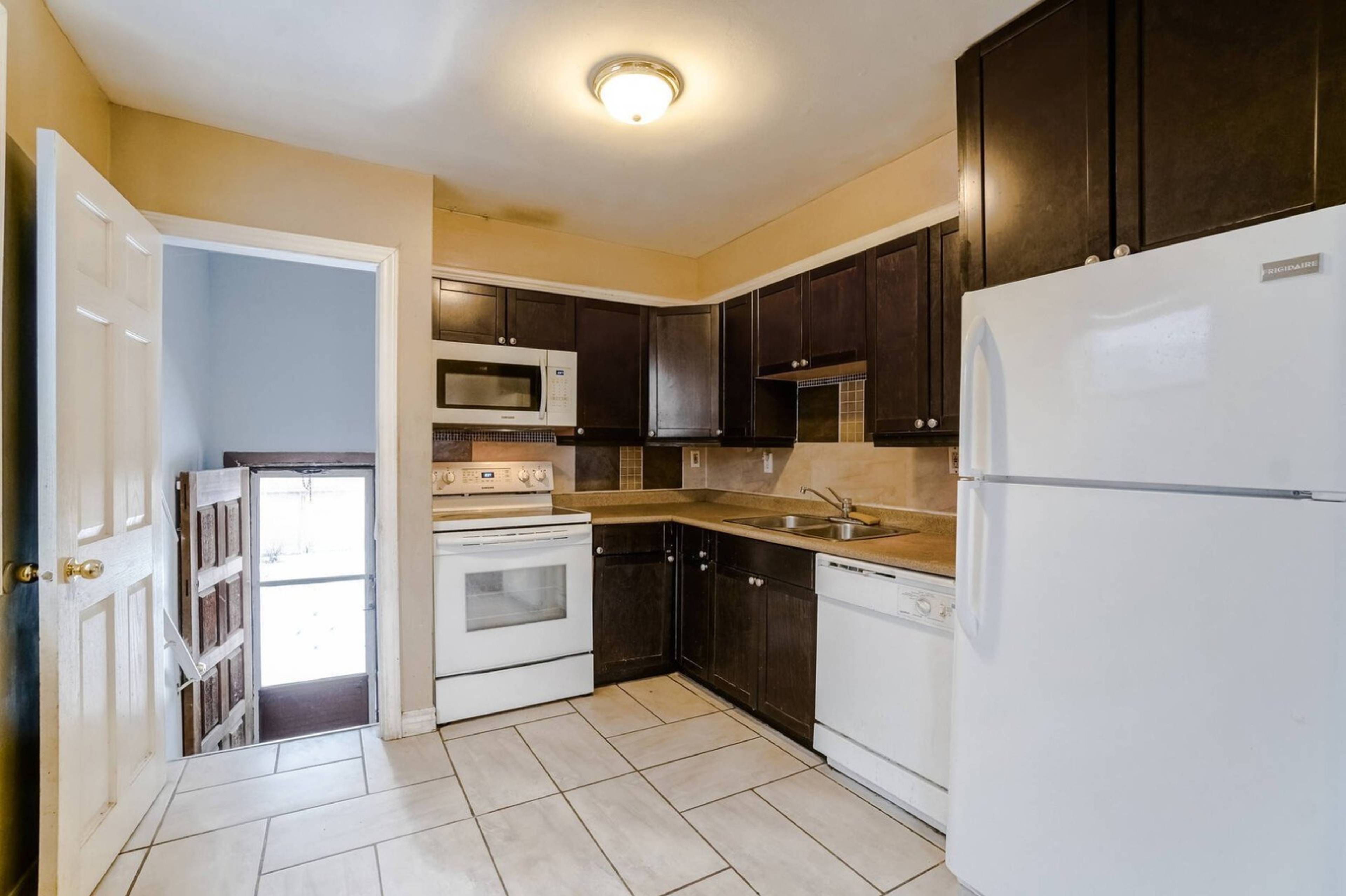2609 Kingston Rd 4