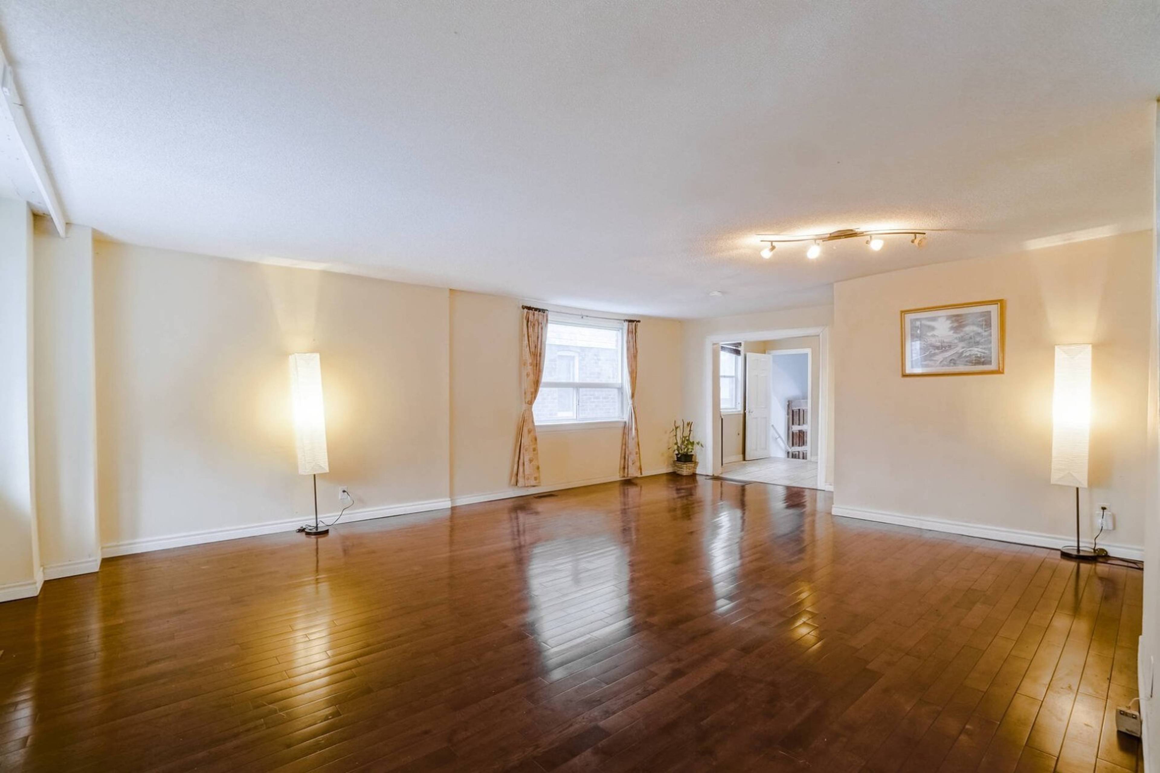 2609 Kingston Rd 1