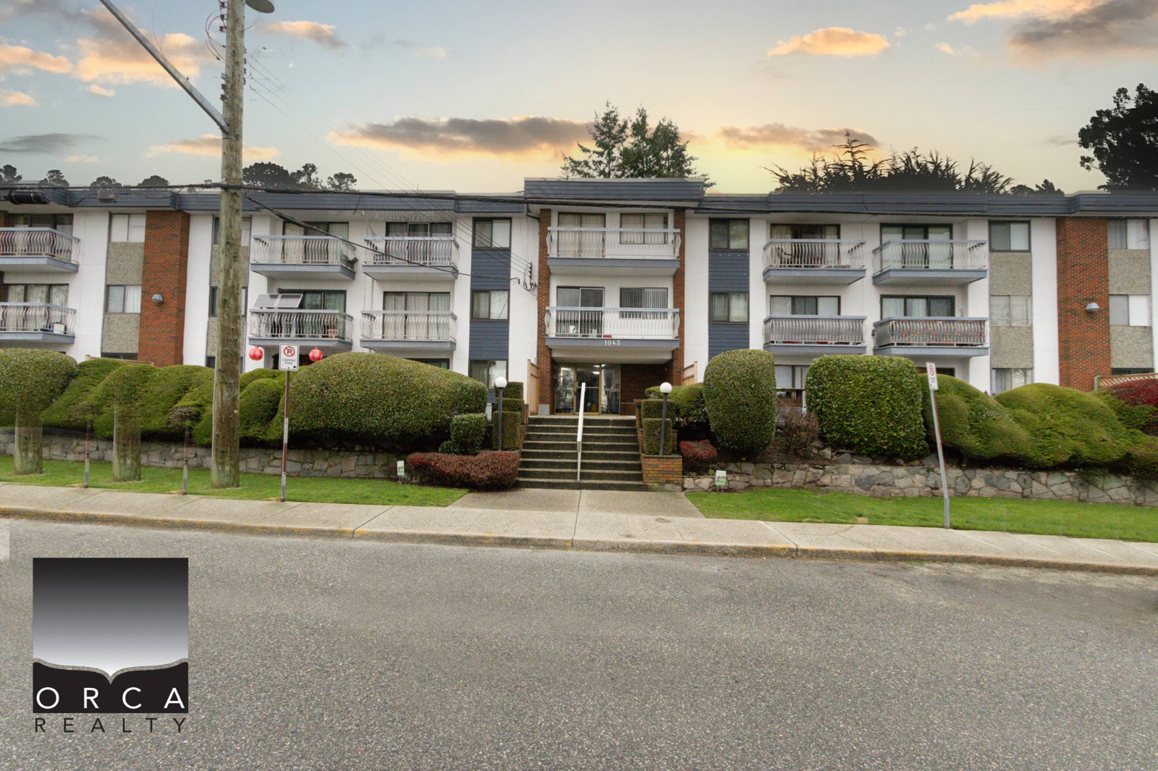 2 ch.  · 2 s. de bains for rent $2,000 / mois