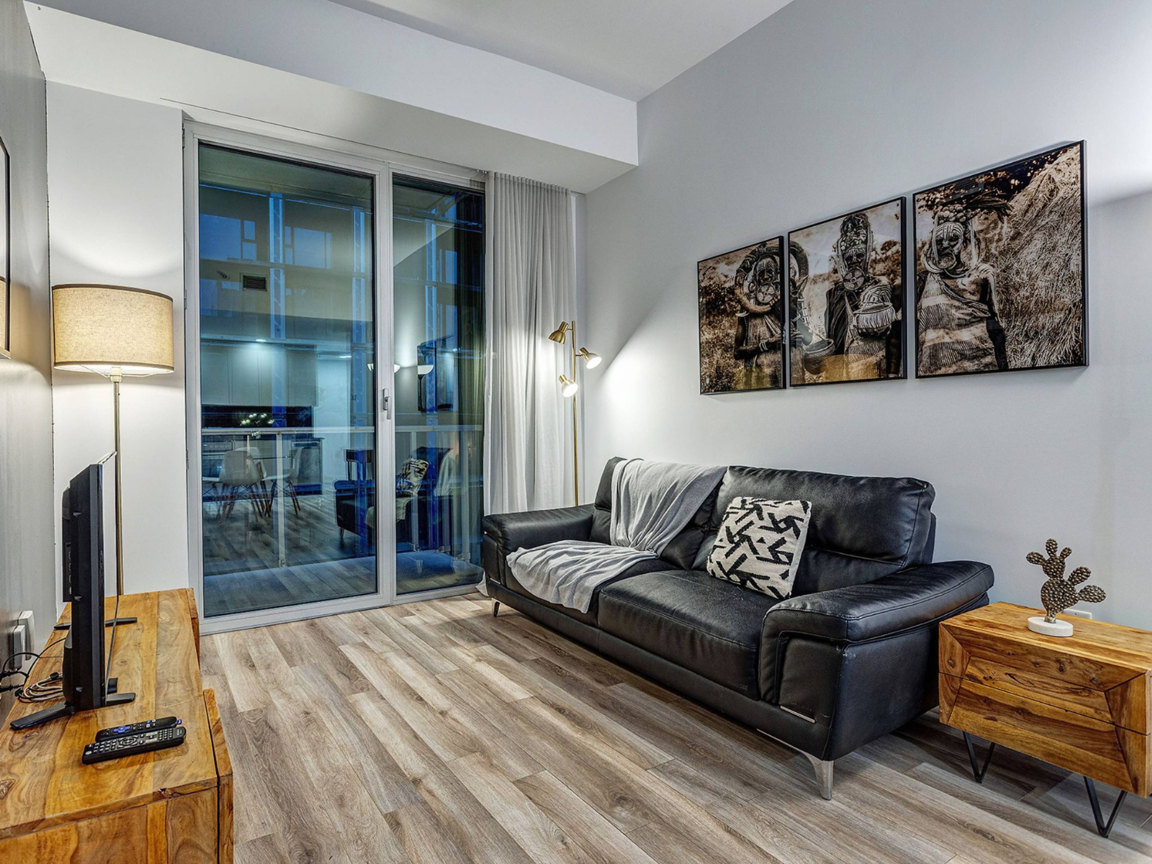 2 ch.  · 1 s. de bains for rent $150 / jour