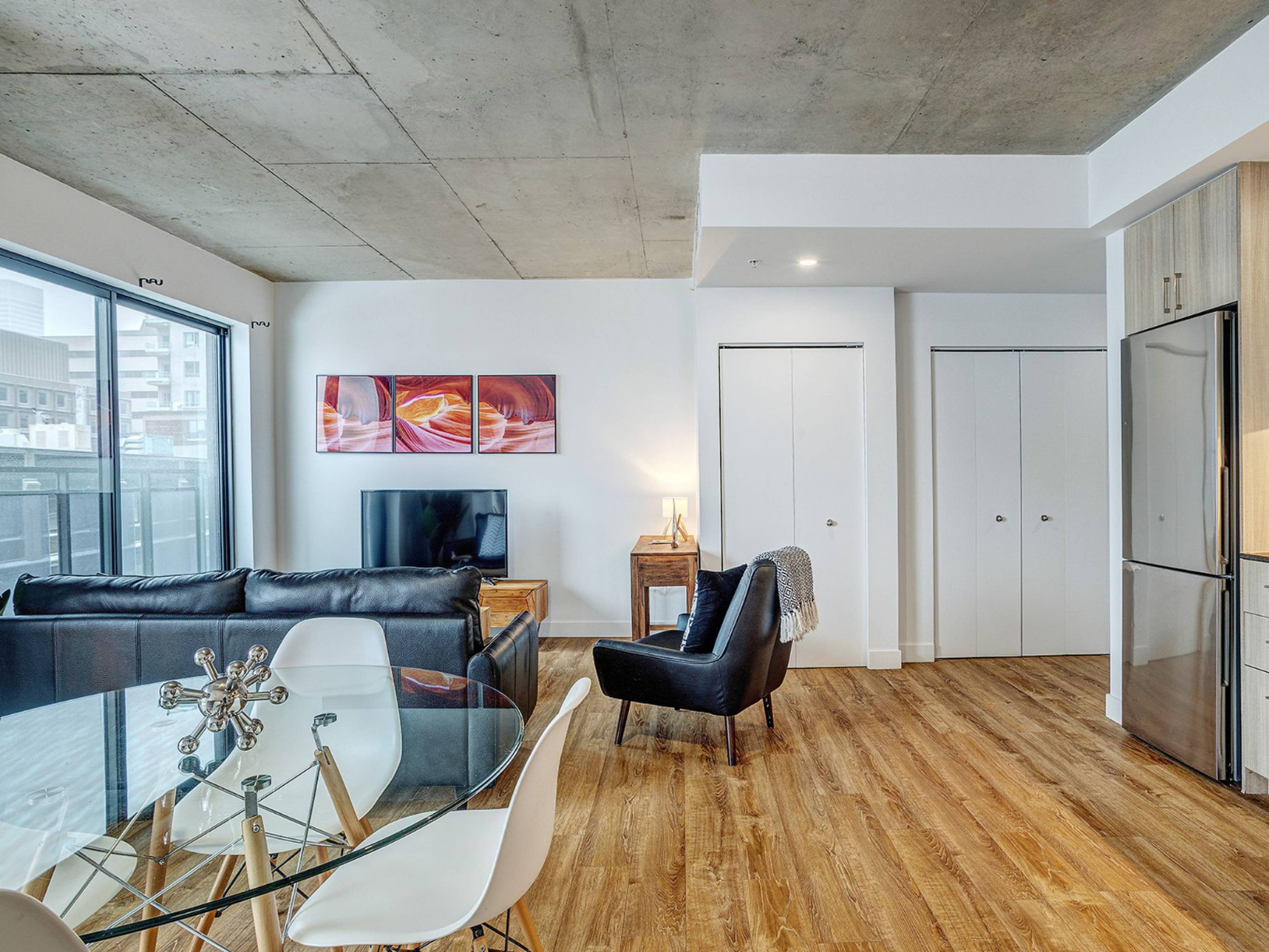 1 ch.  · 1 s. de bains for rent $130 / jour