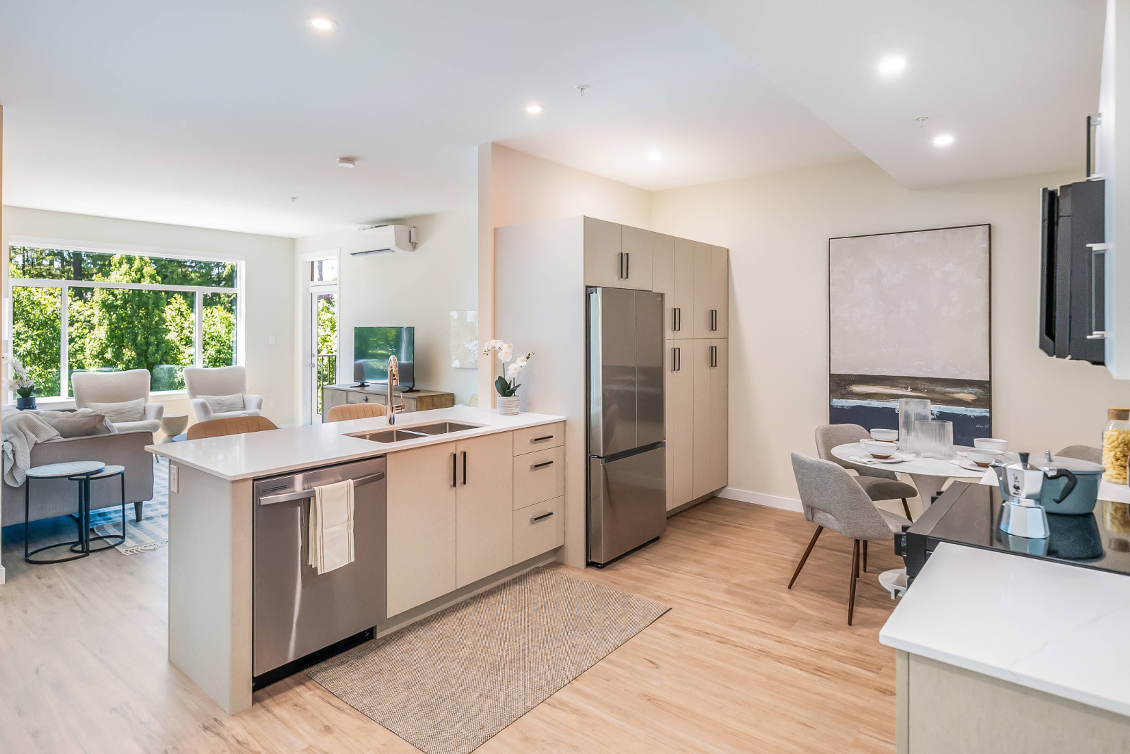 2 ch.  · 2 s. de bains for rent $2,645 / mois