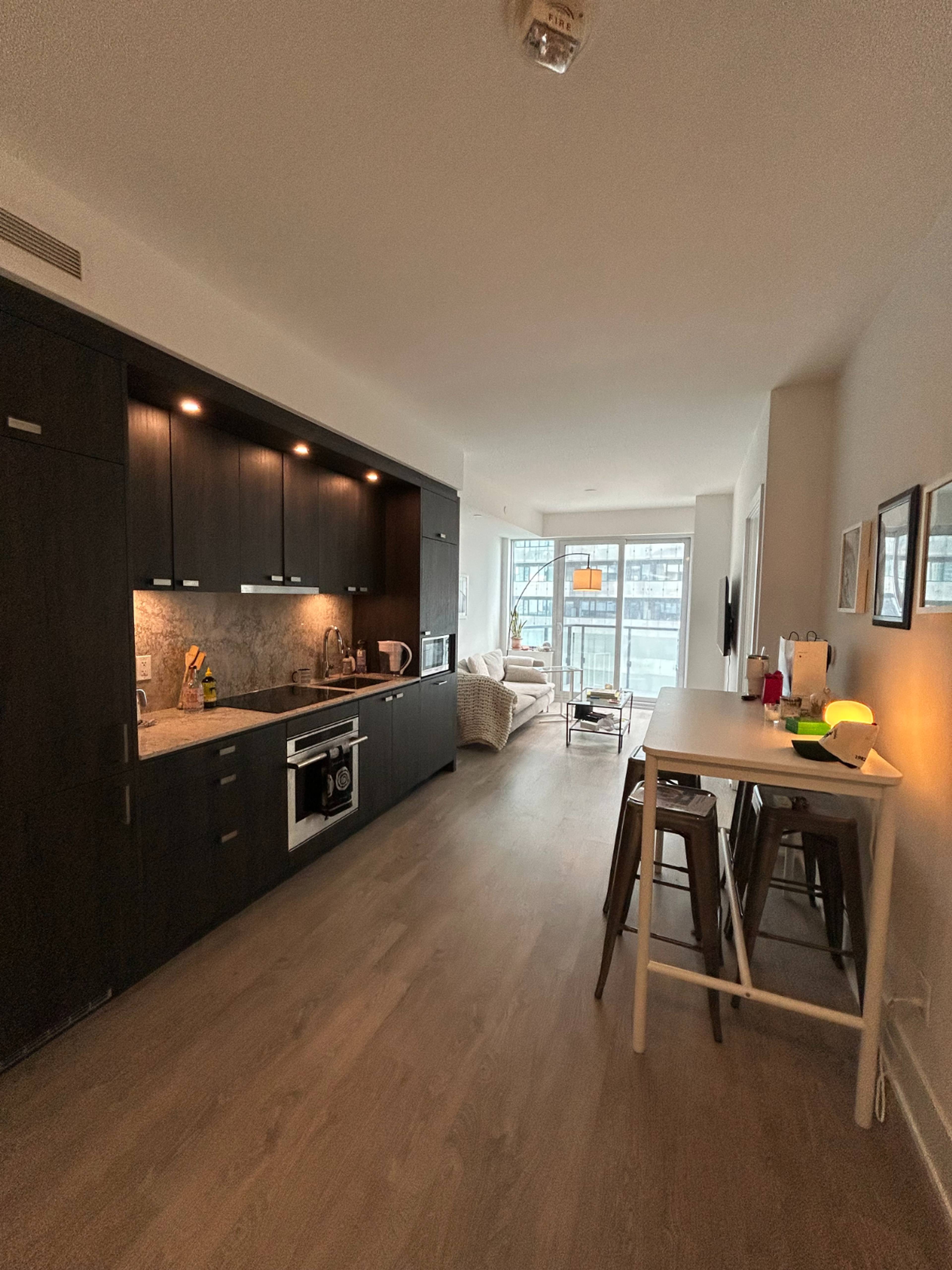 470 Front St W 3
