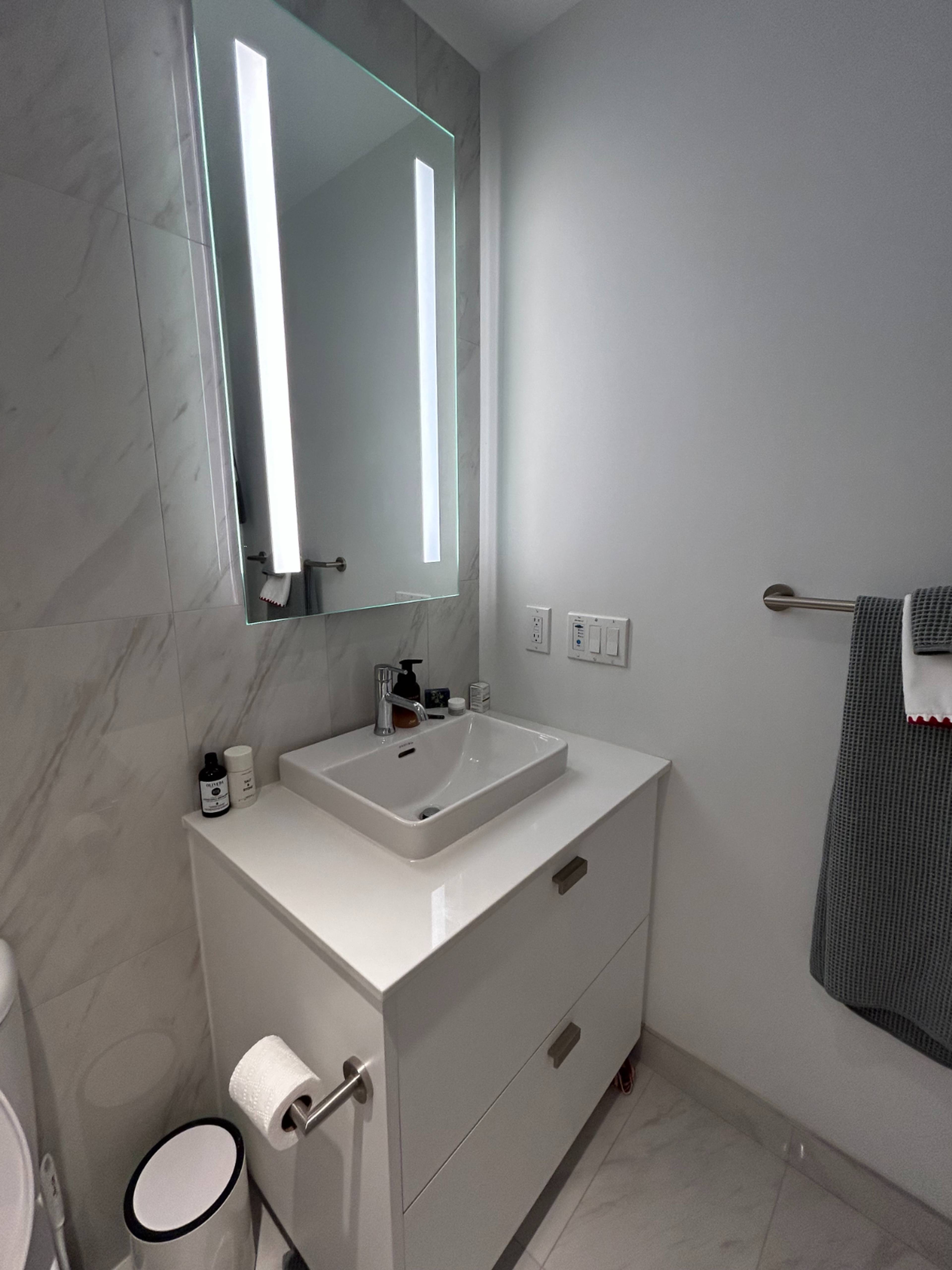 470 Front St W 11