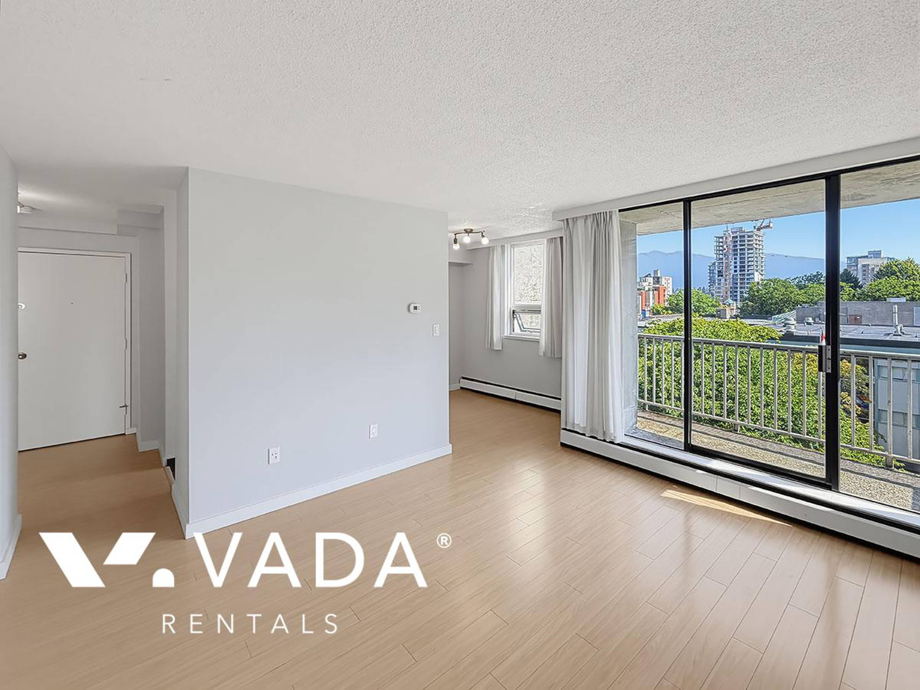 1 ch.  · 1 s. de bains for rent $2,000 / mois