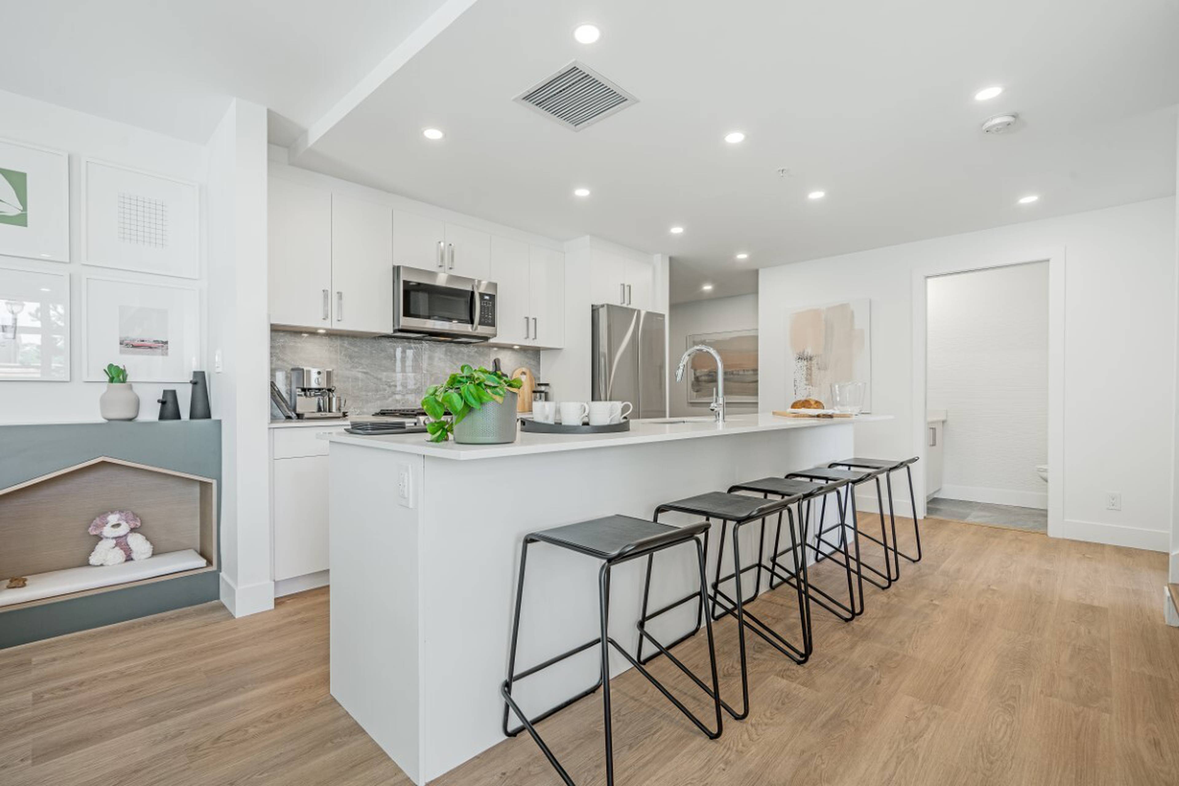 2 ch.  · 1 s. de bains for rent $2,395 / mois