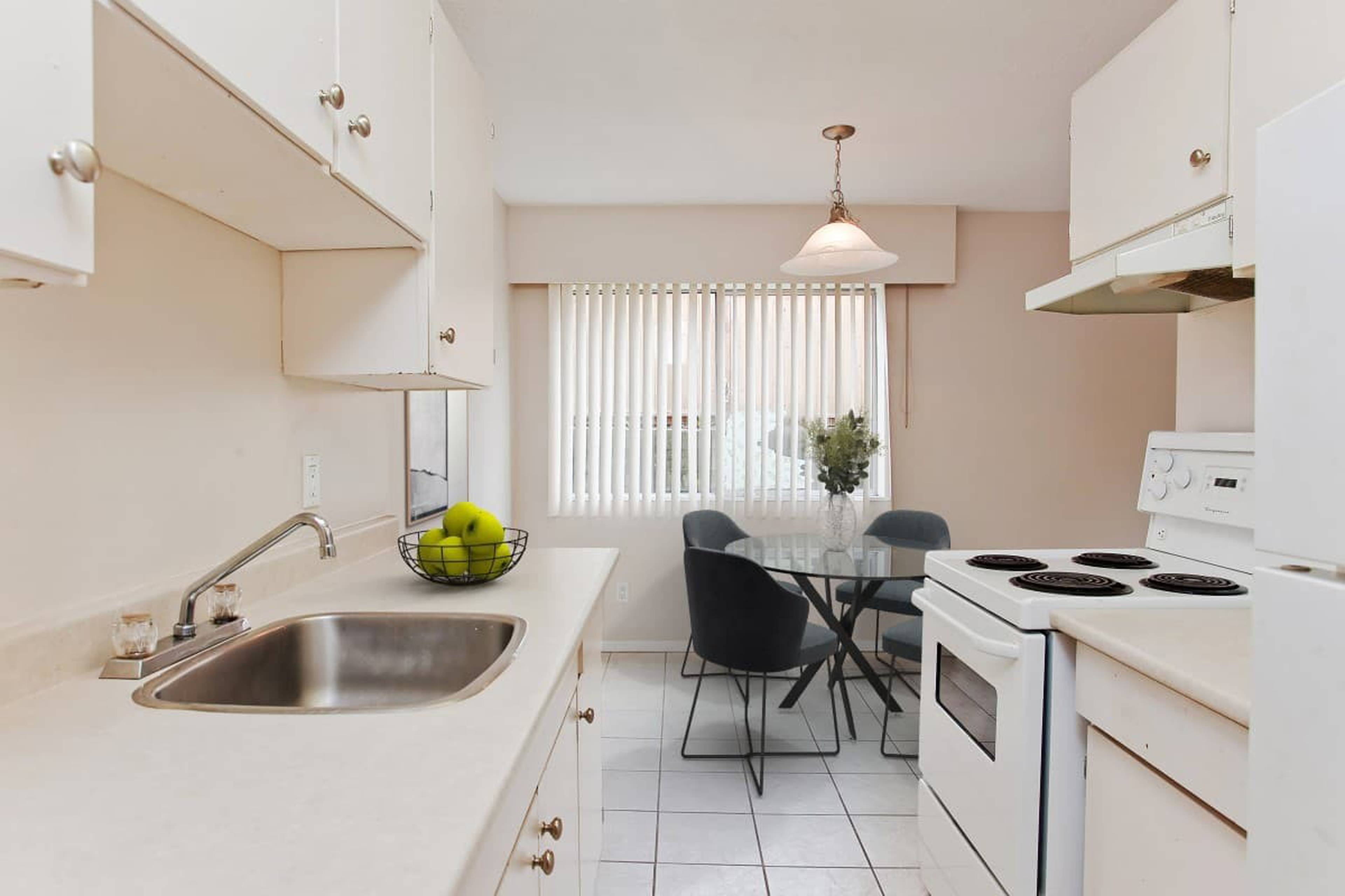 1 ch.  · 1 s. de bains for rent $1,680 / mois