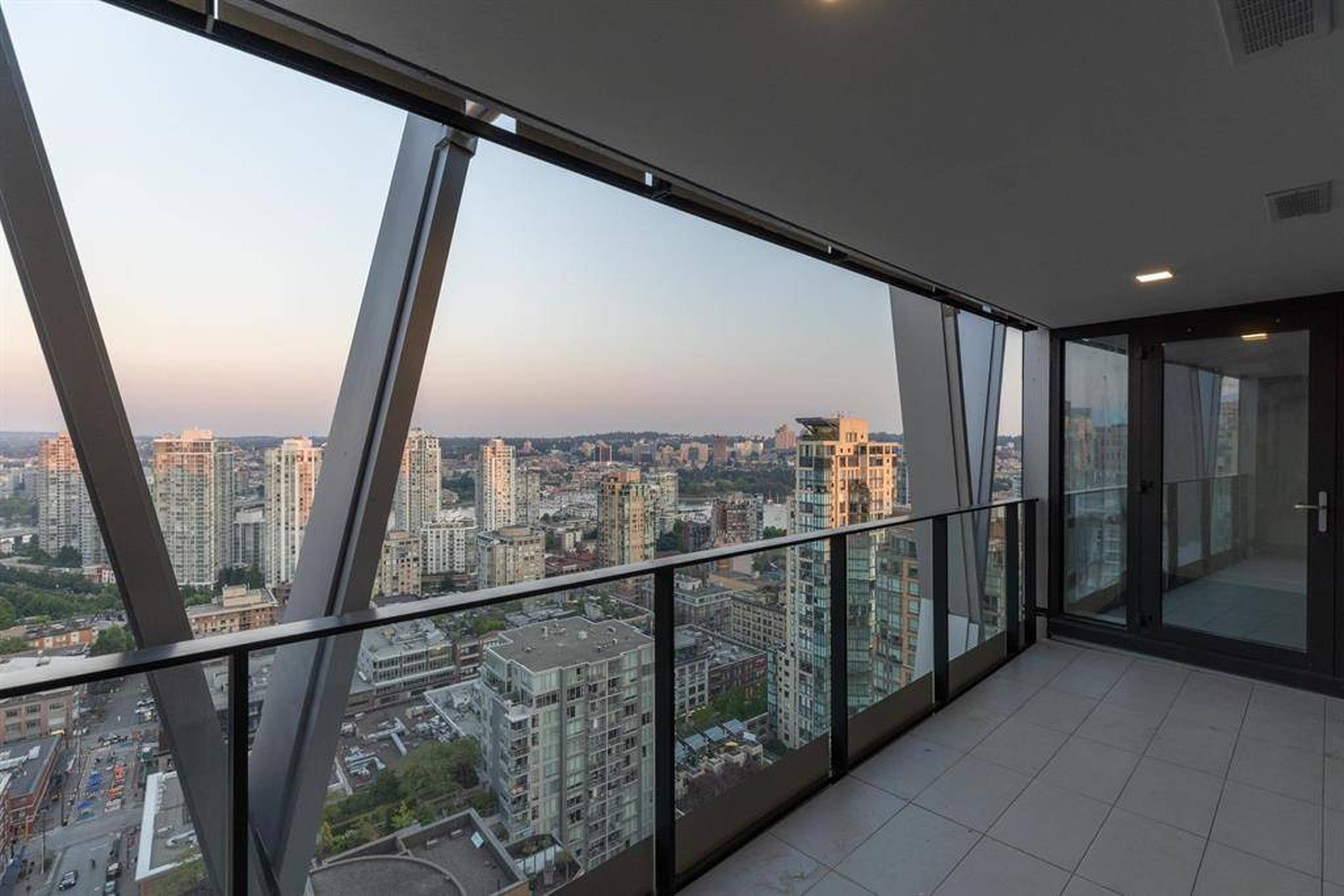 3 室  · 2 卫 for rent $6,000 / 月