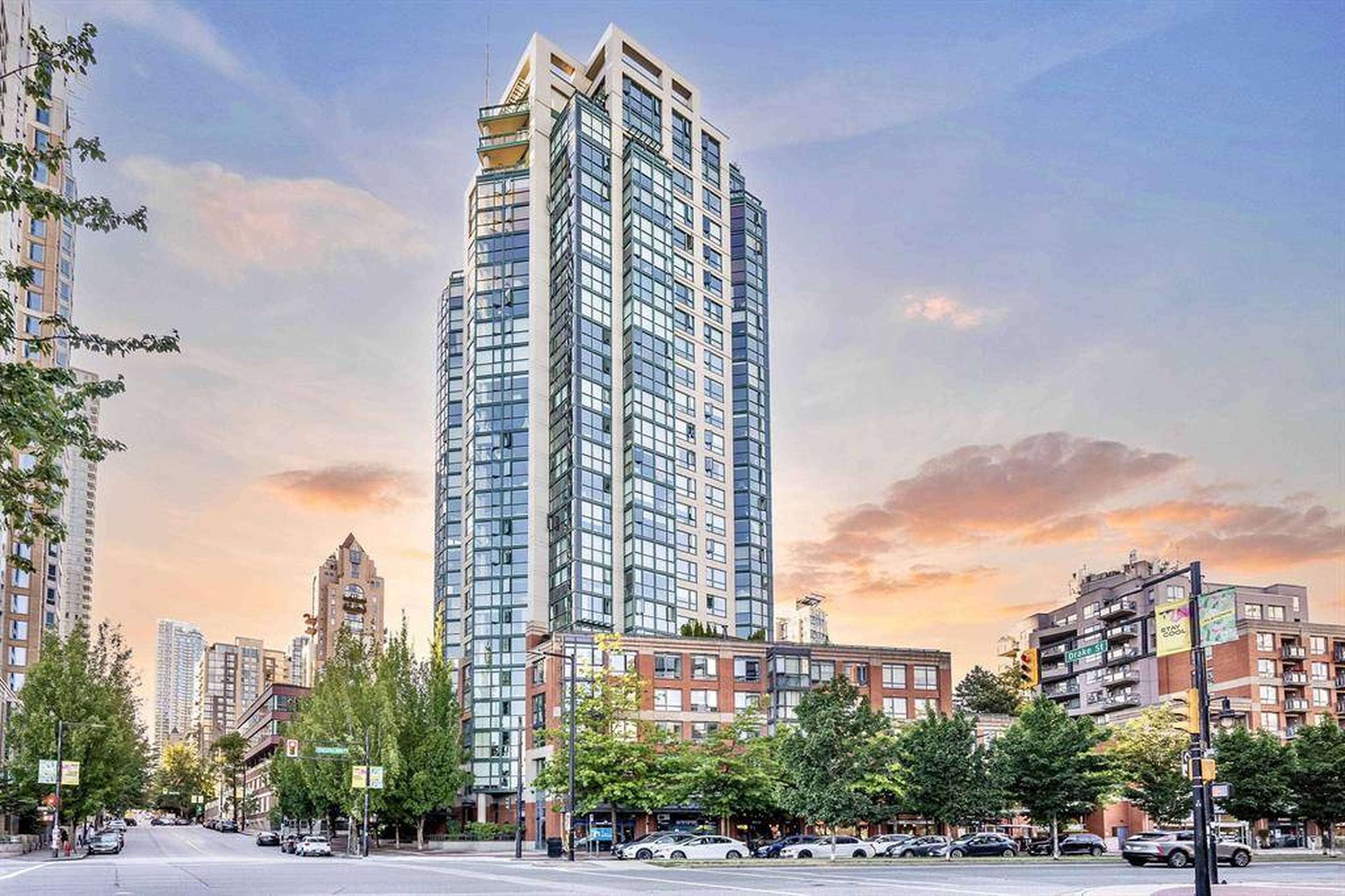 2 室  · 2 卫 for rent $5,750 / 月