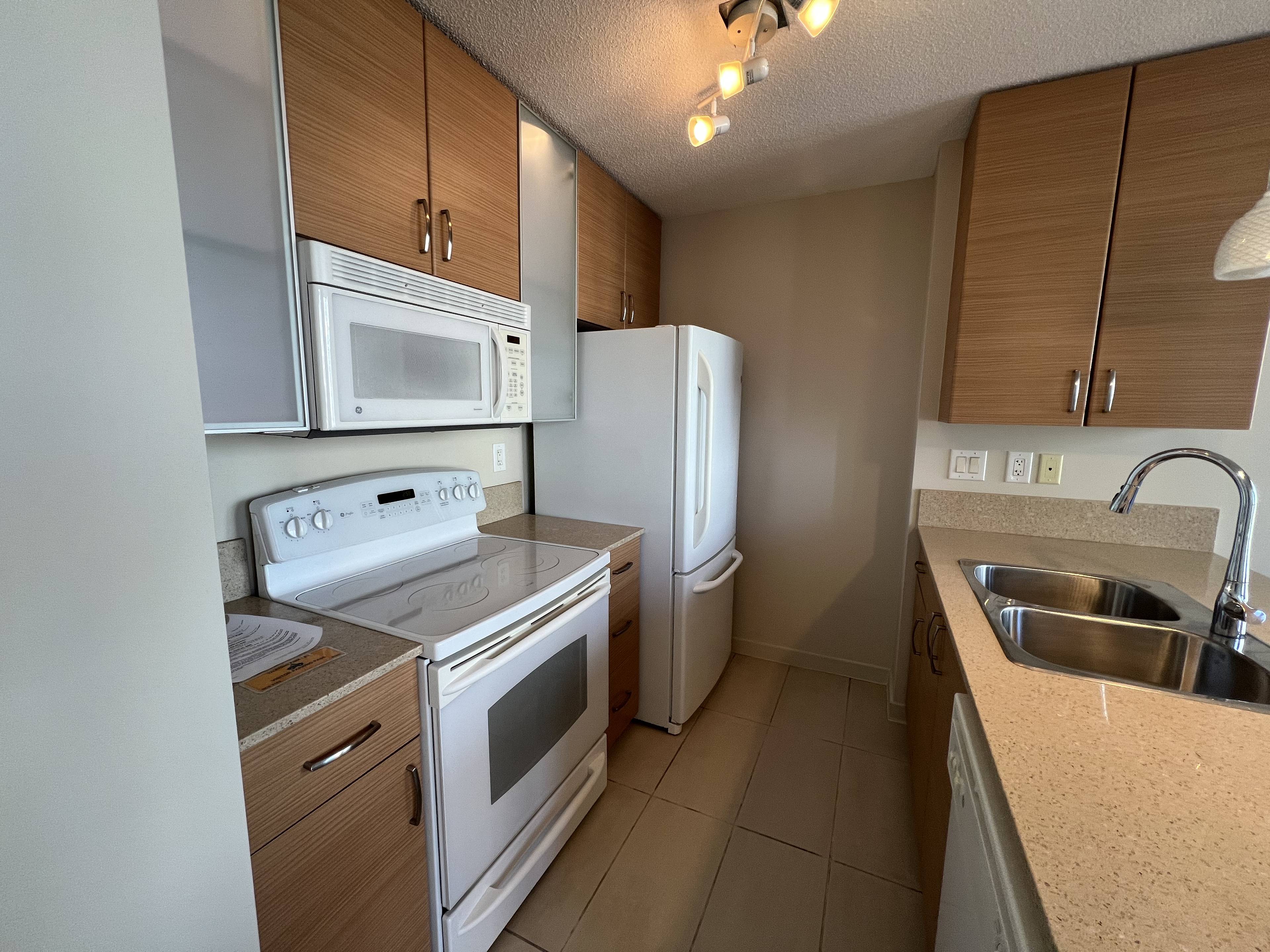 1 室  · 1 卫 for rent $2,450+ / 月