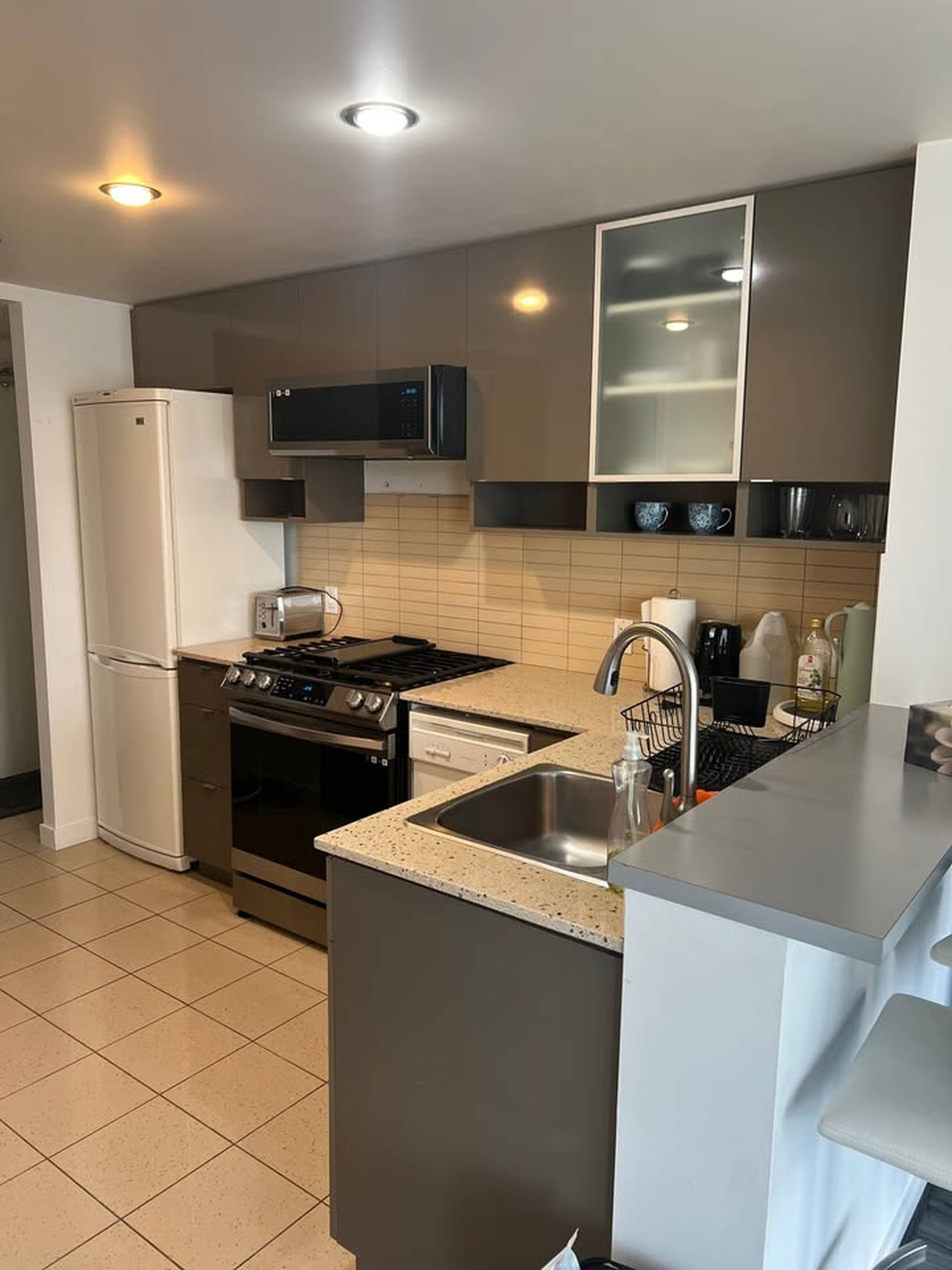 Studio  · 1 s. de bains for rent $2,400 / mois