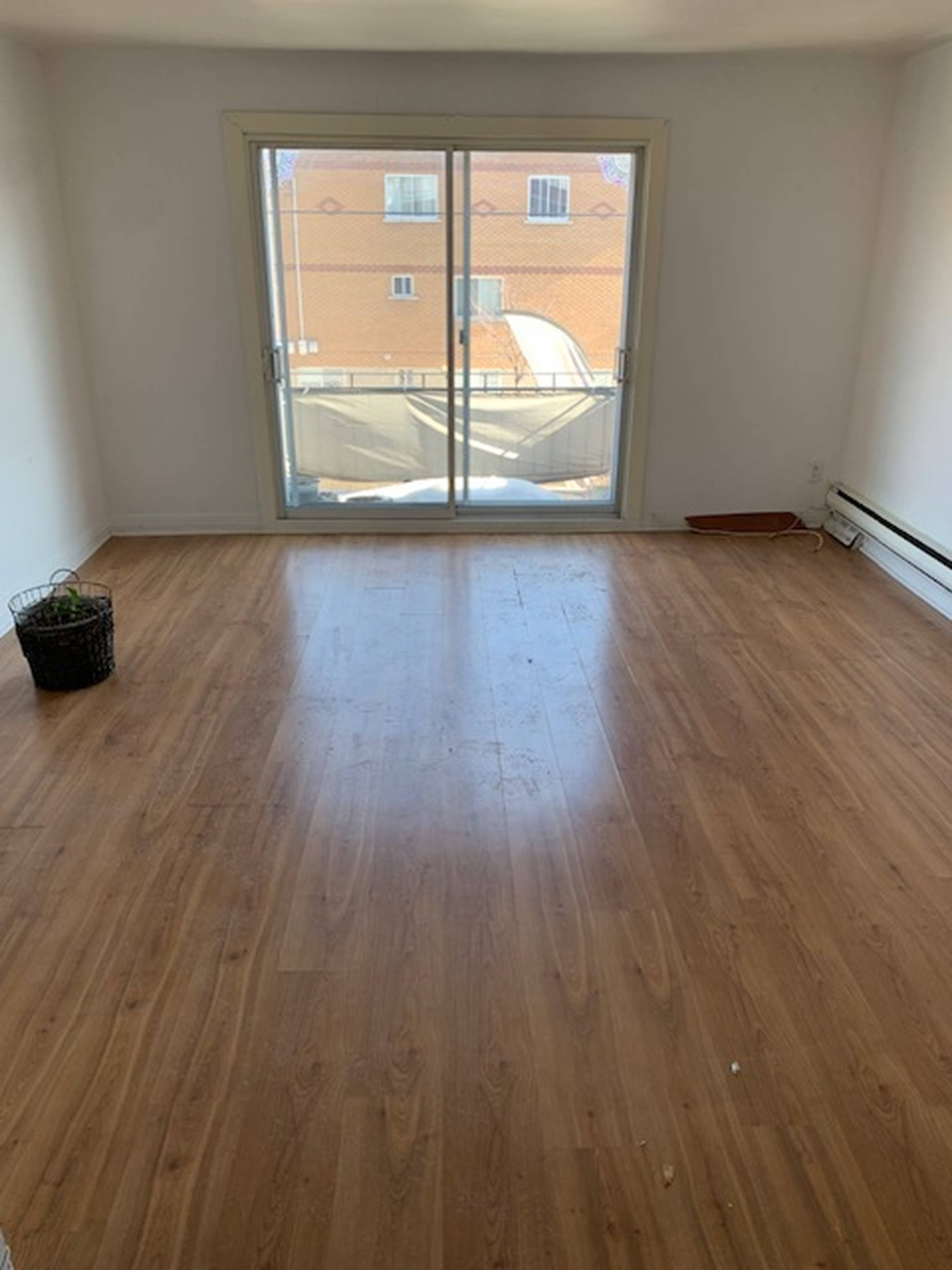 2 ch.  · 1 s. de bains for rent $1,295 / mois