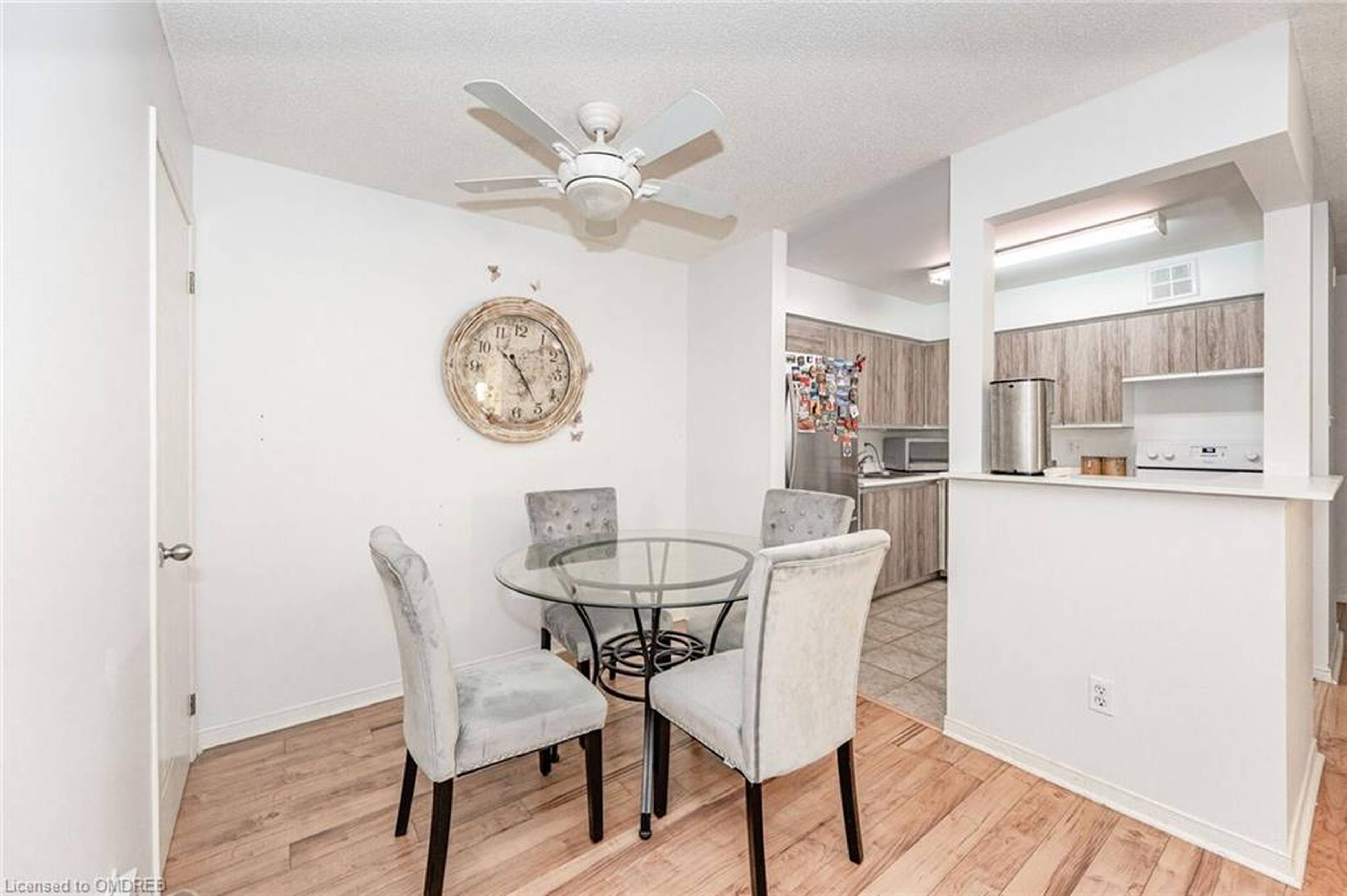 2 ch.  · 1 s. de bains for rent $2,400 / mois