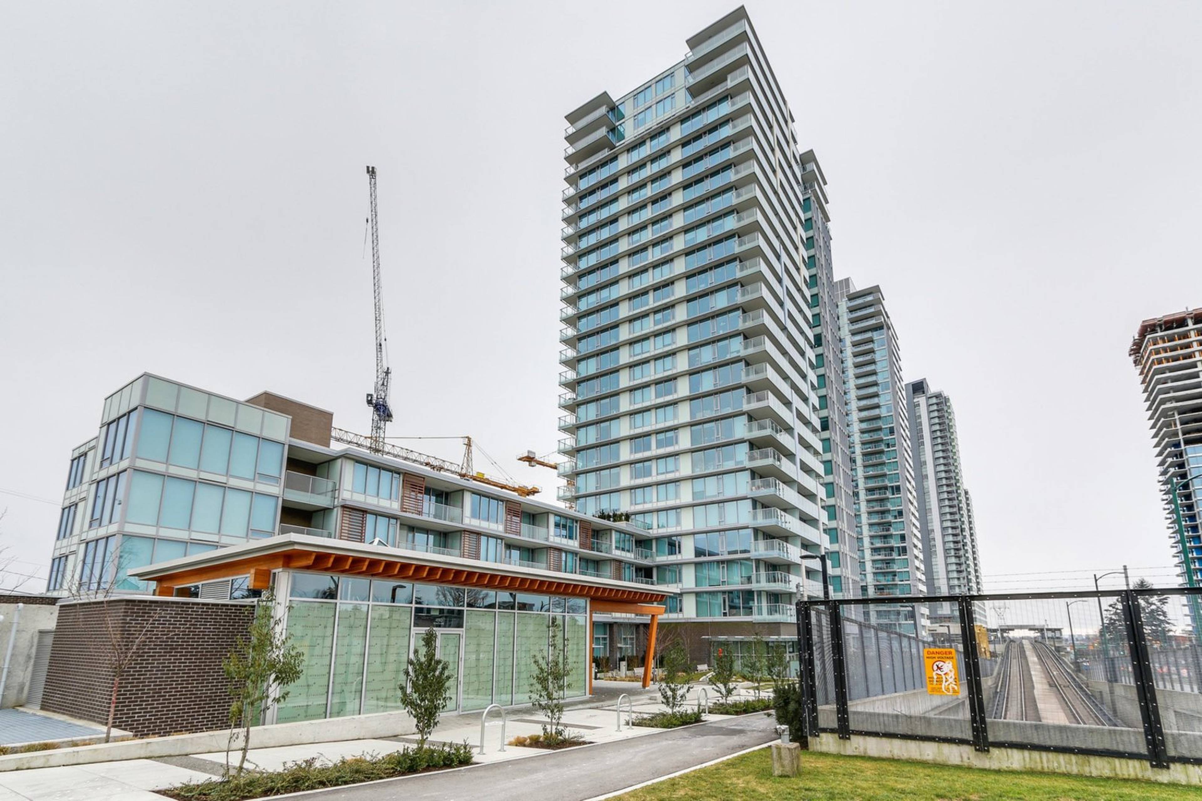 1 ch.  · 1 s. de bains for rent $2,300 / mois