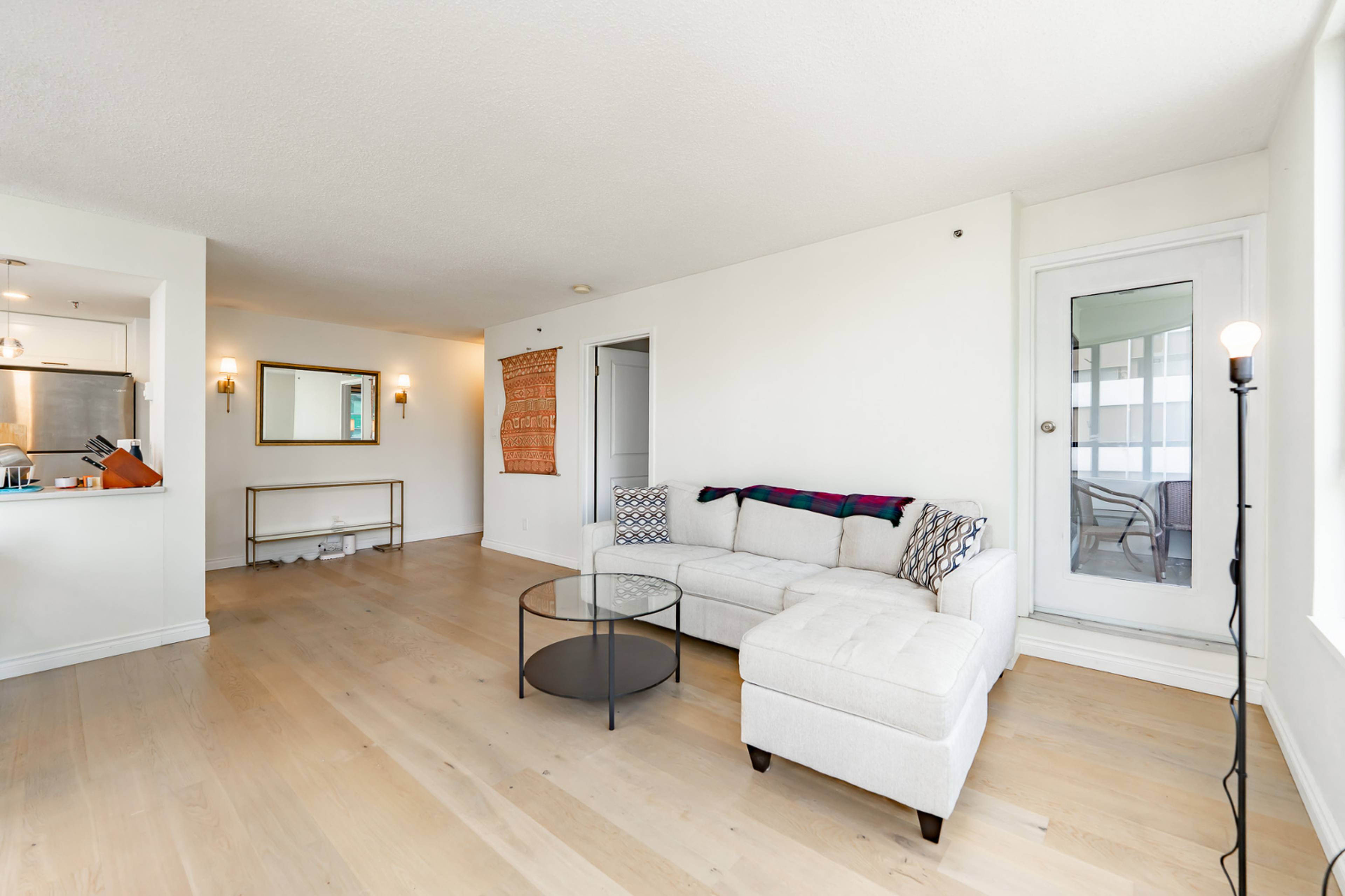 1060 Alberni St 5