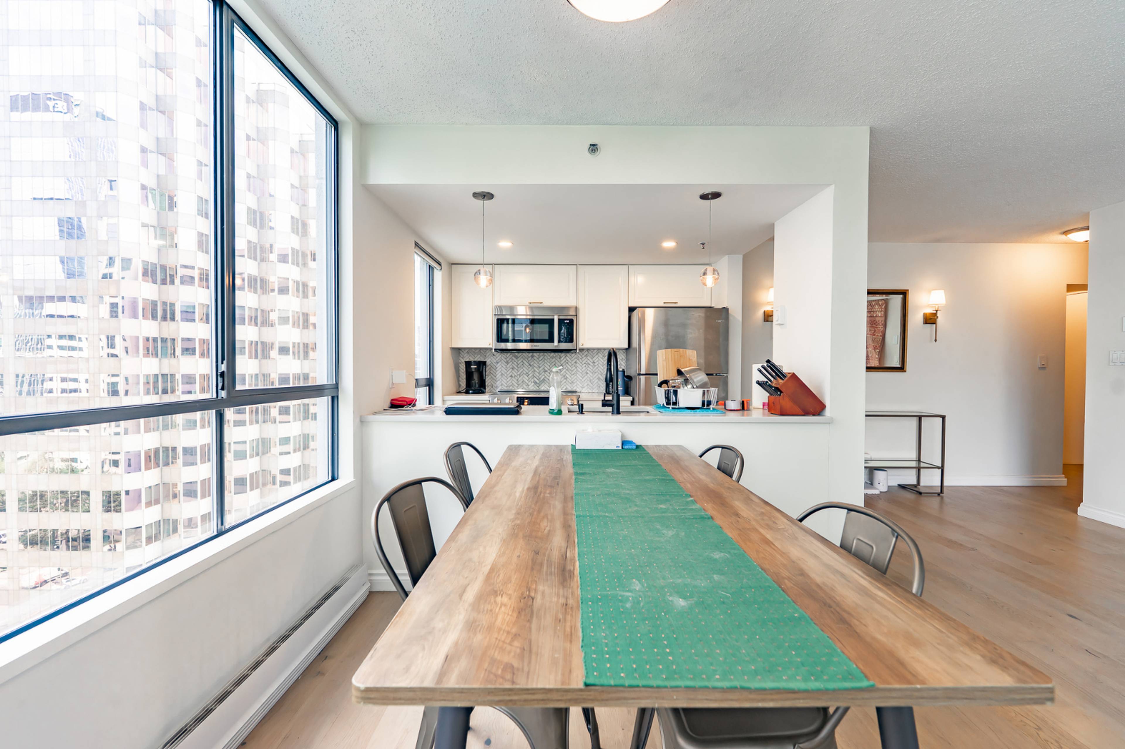 1060 Alberni St 6