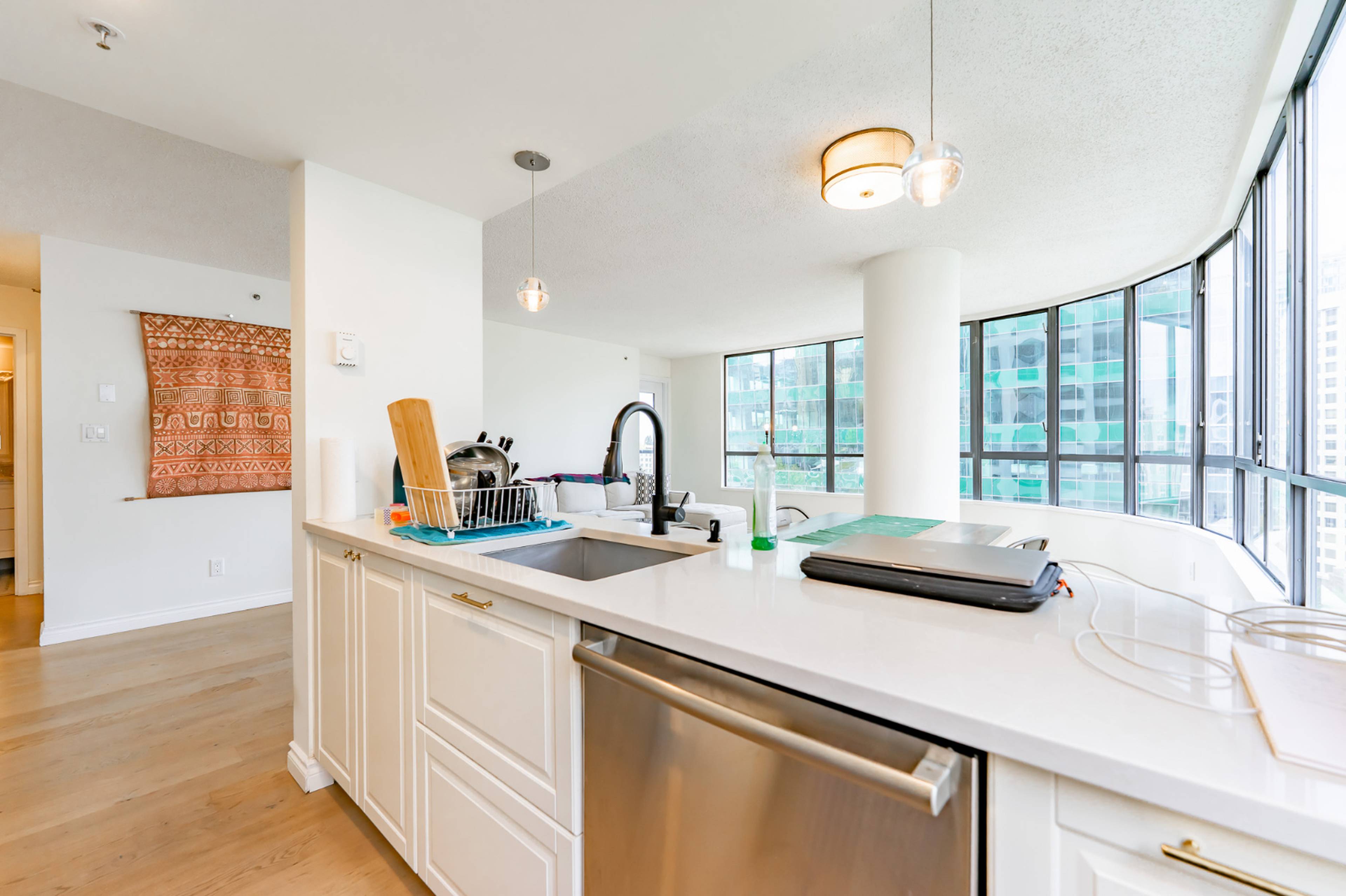 1060 Alberni St 7