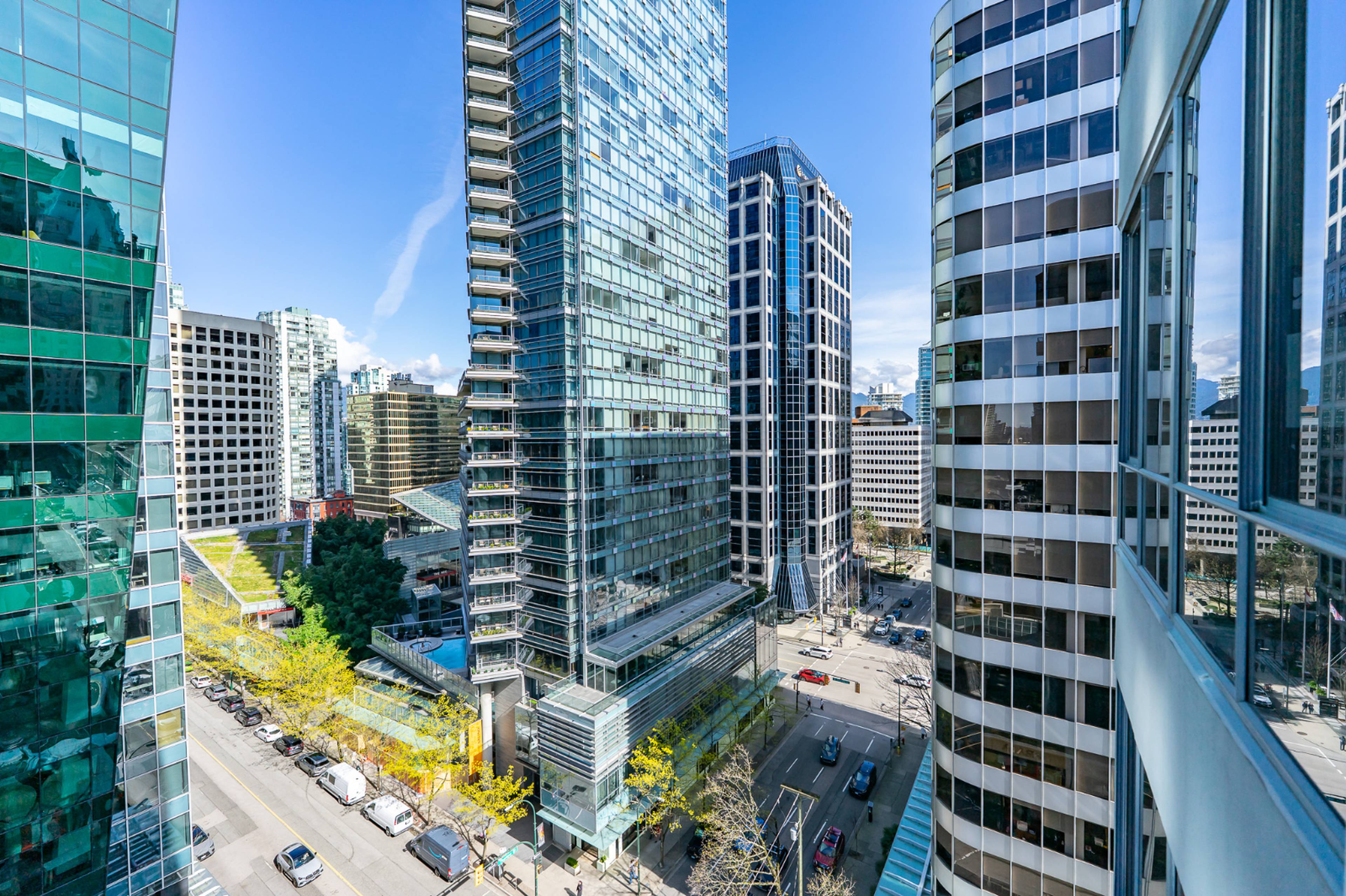 1060 Alberni St 14