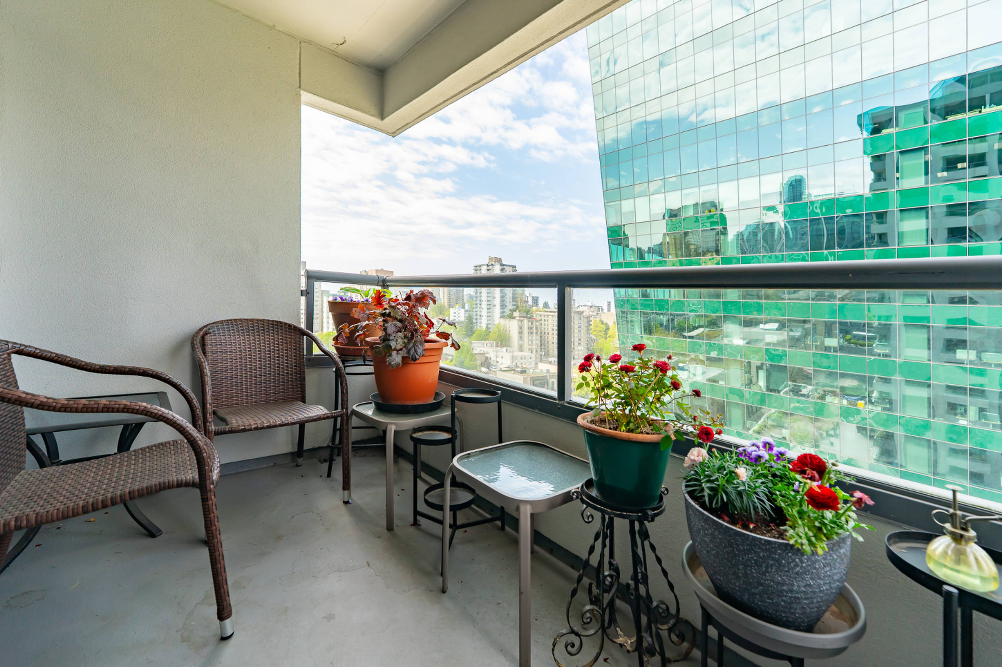 1060 Alberni St 12