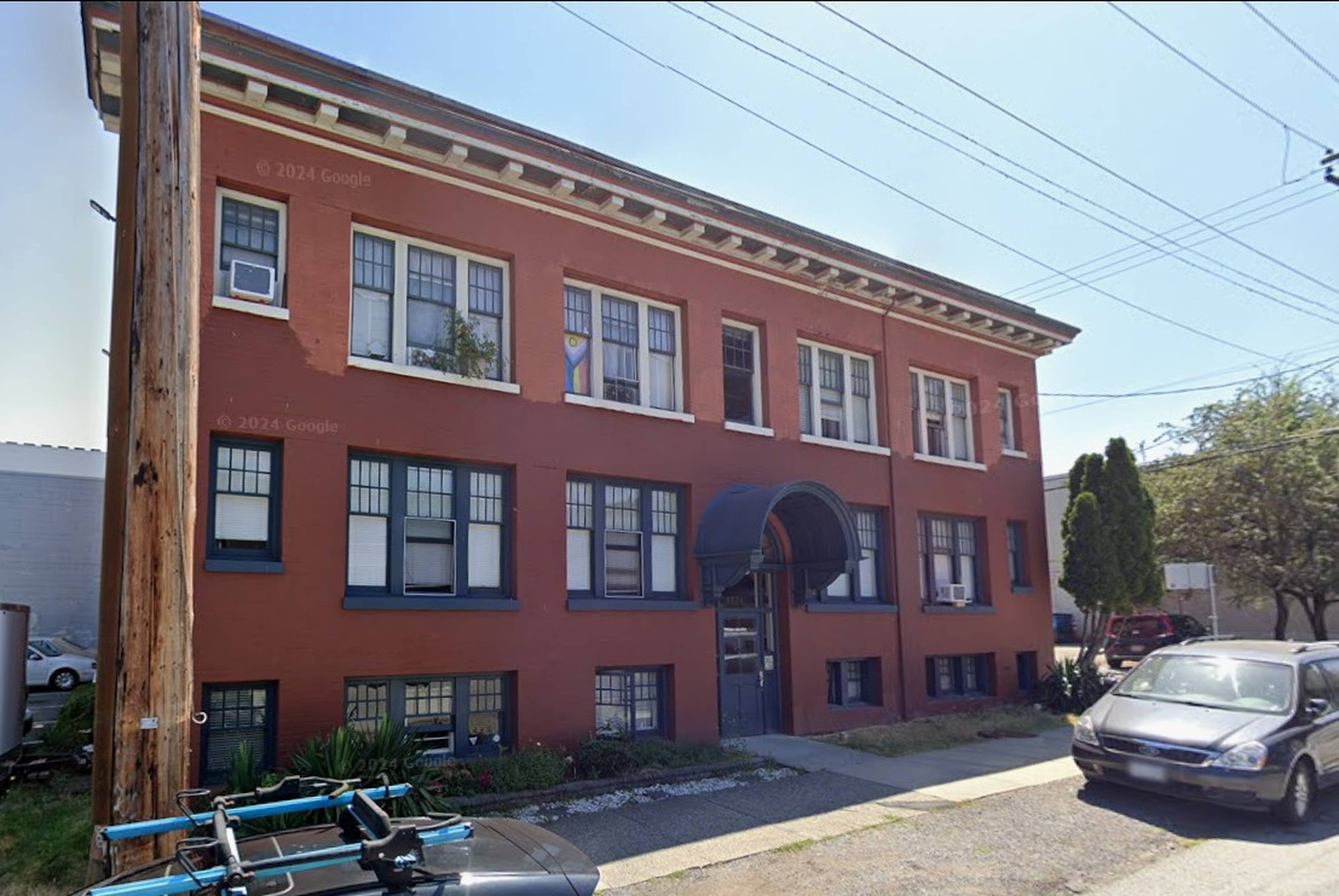 2 ch.  · 1 s. de bains for rent $2,550 / mois