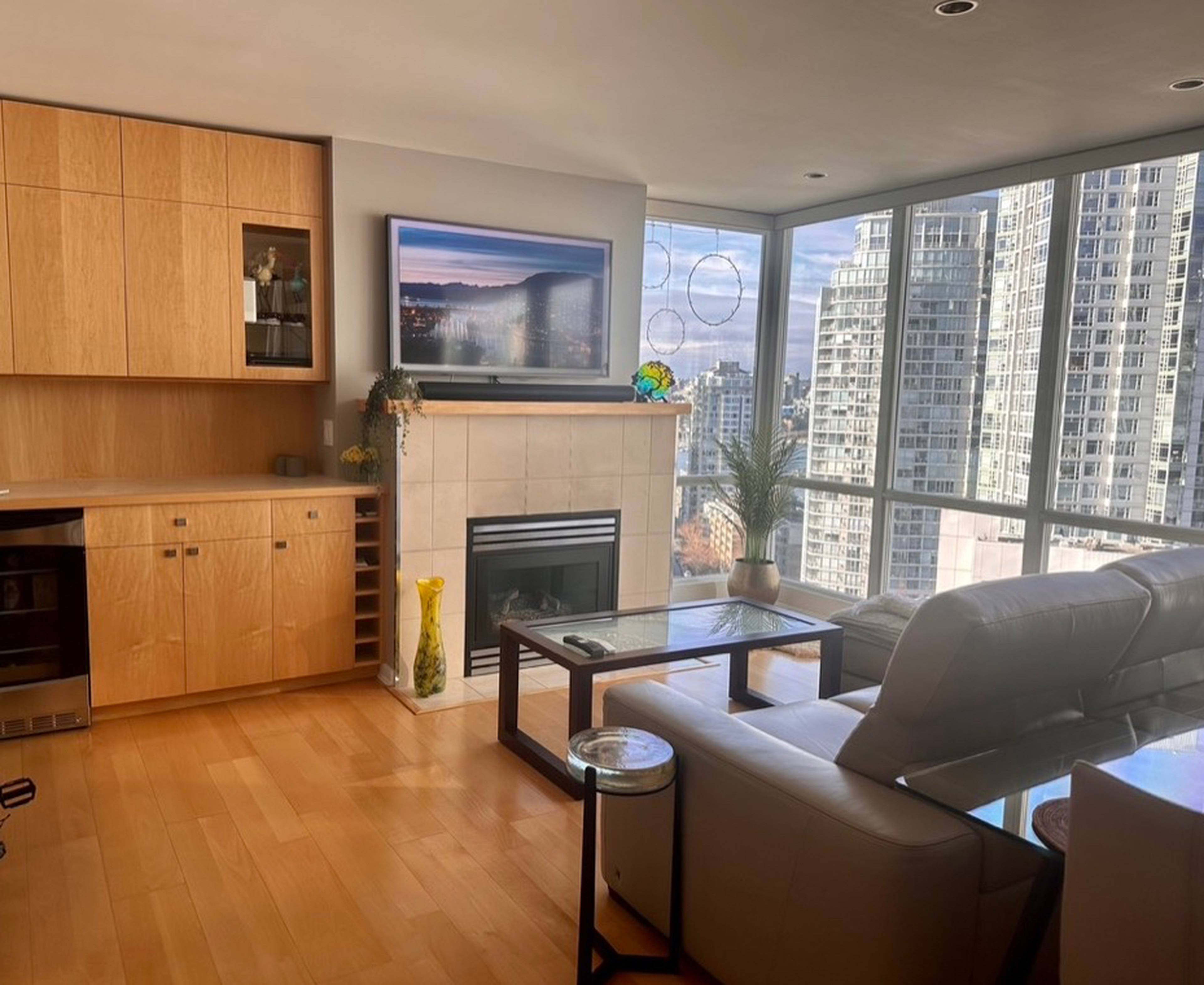 1077 Marinaside Cres 2