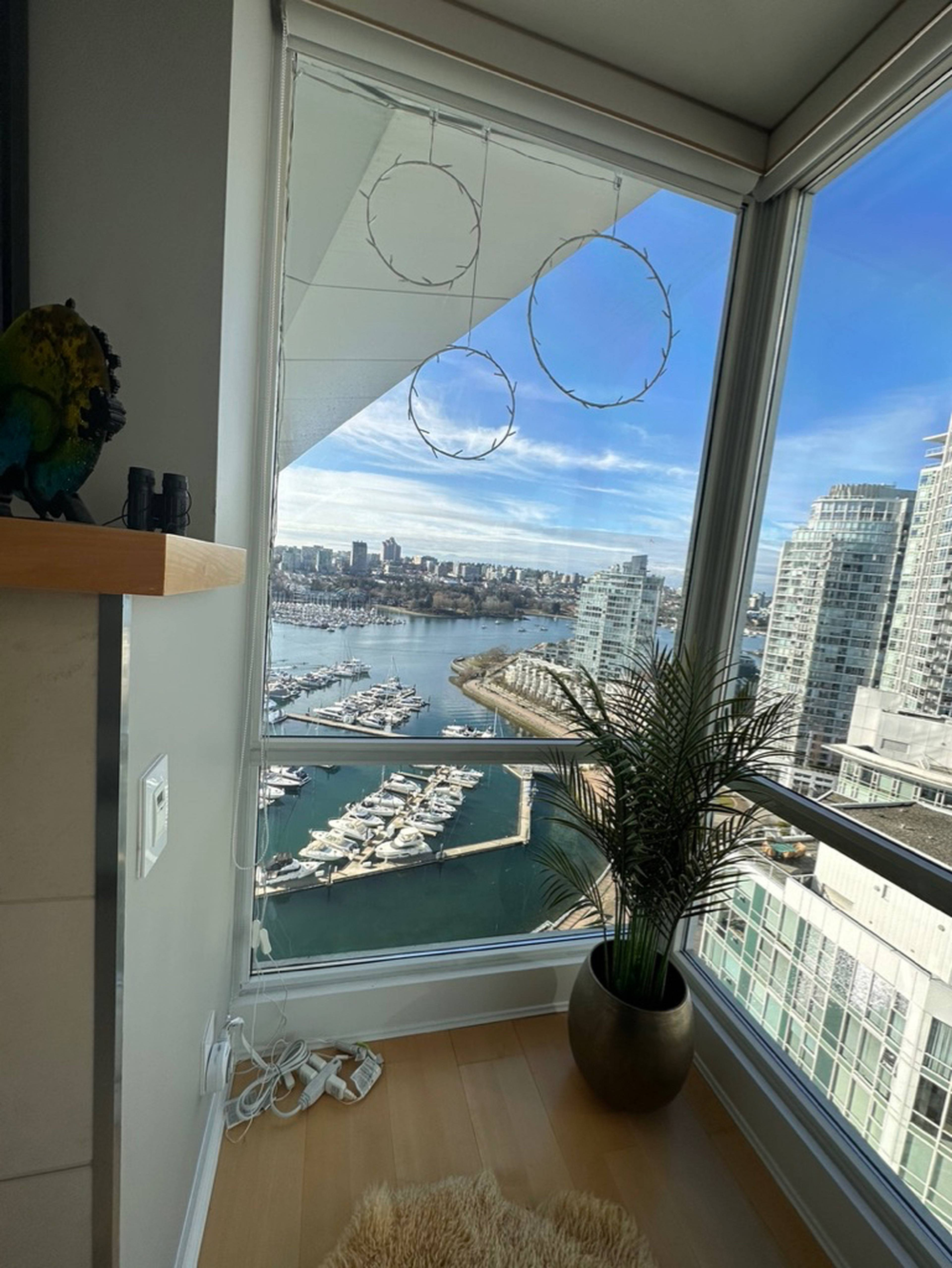 1077 Marinaside Cres 1