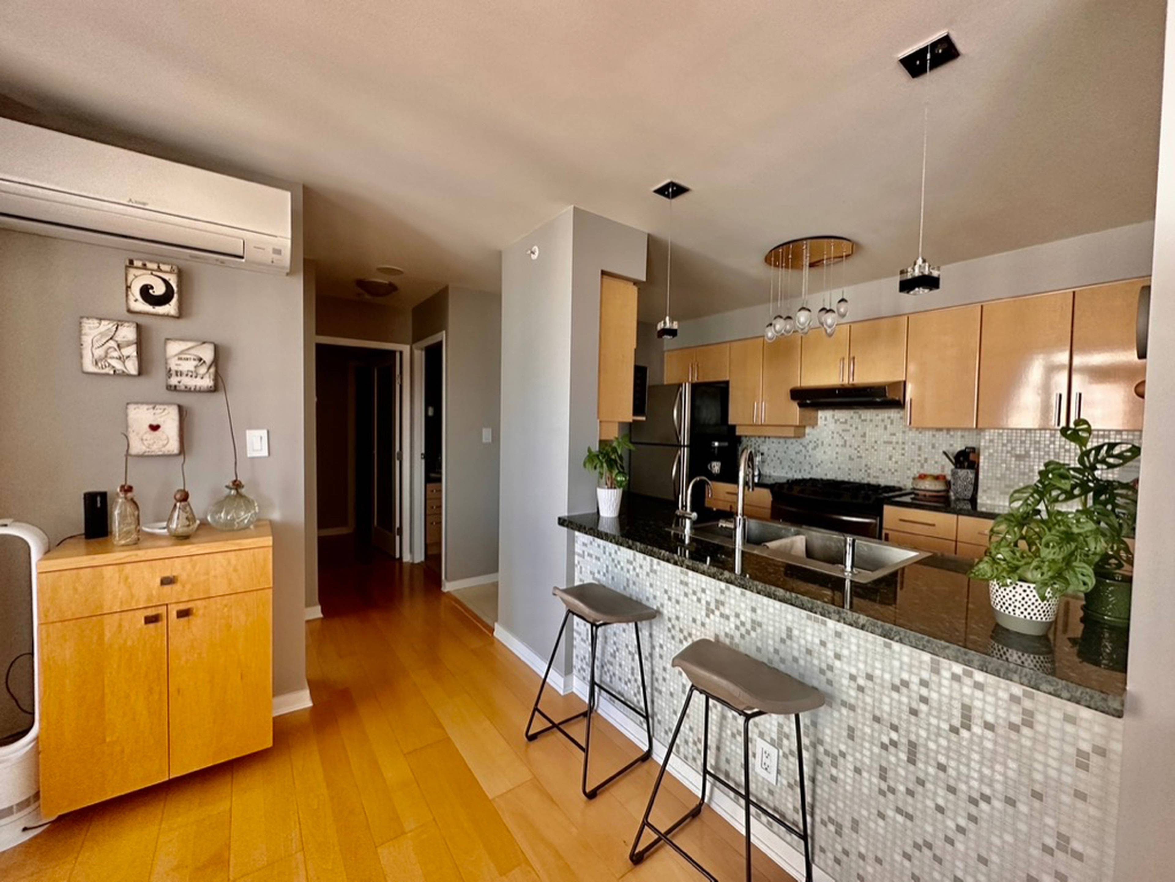 1077 Marinaside Cres 5