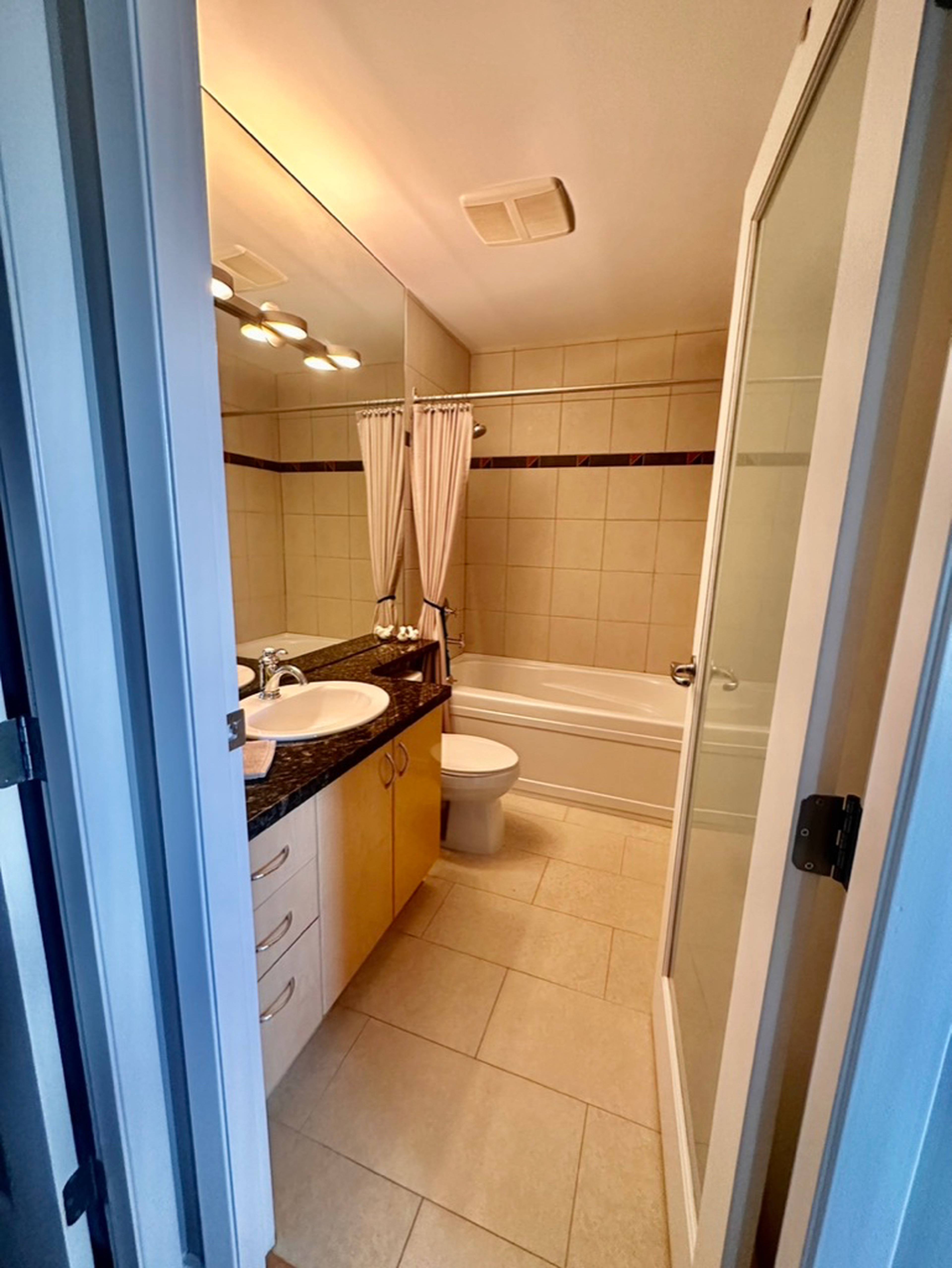 1077 Marinaside Cres 13