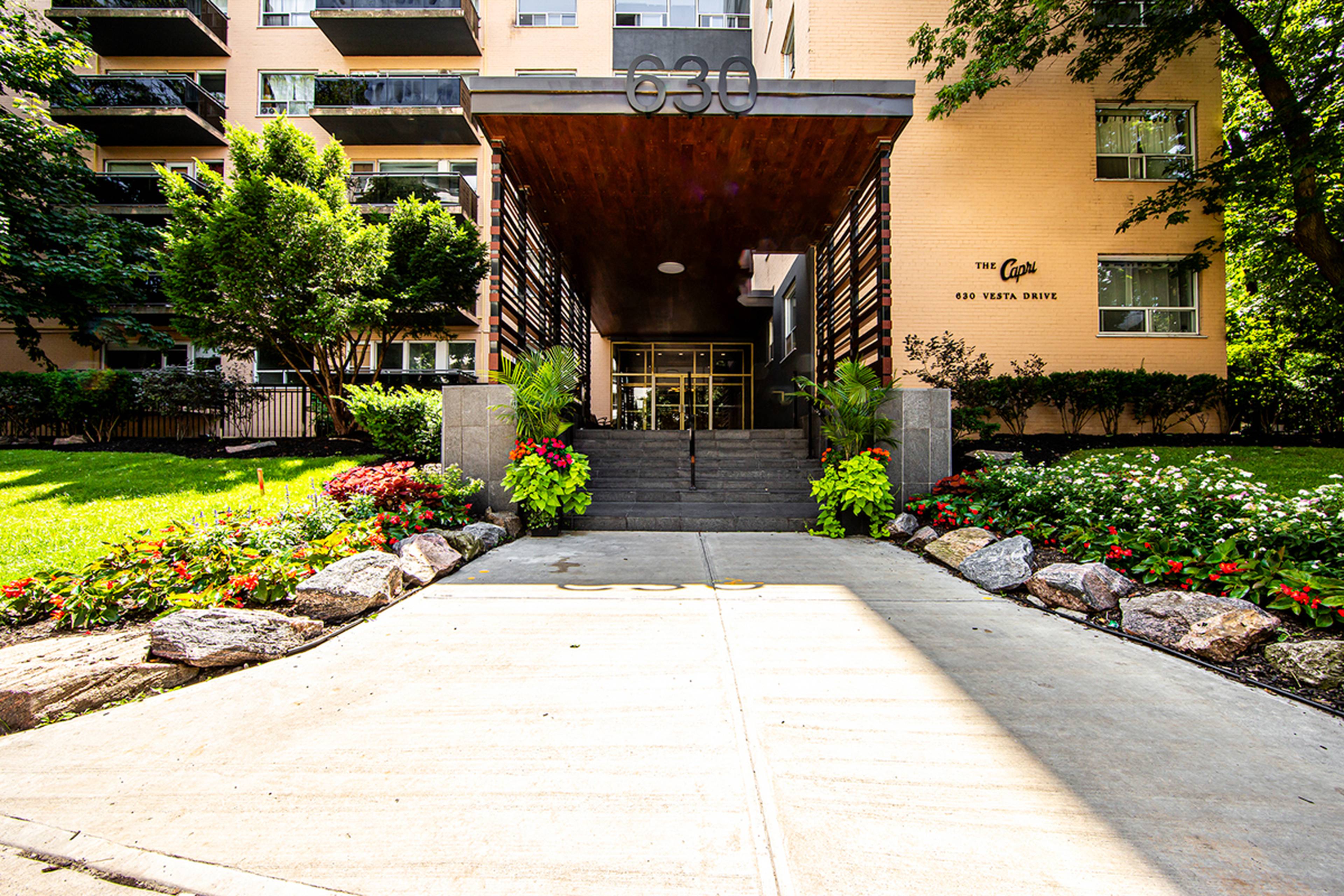3 ch.  · 2 s. de bains for rent $3,000 / mois