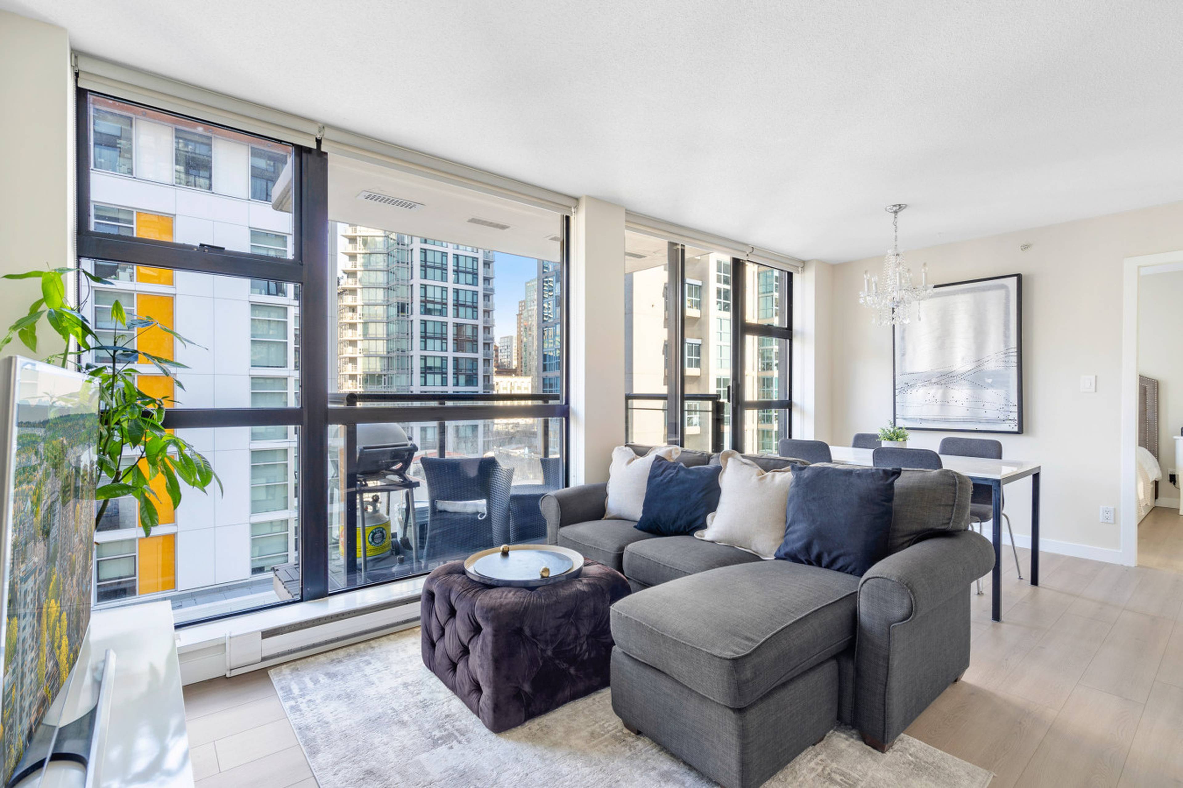2 ch.  · 2 s. de bains for rent $5,500 / mois