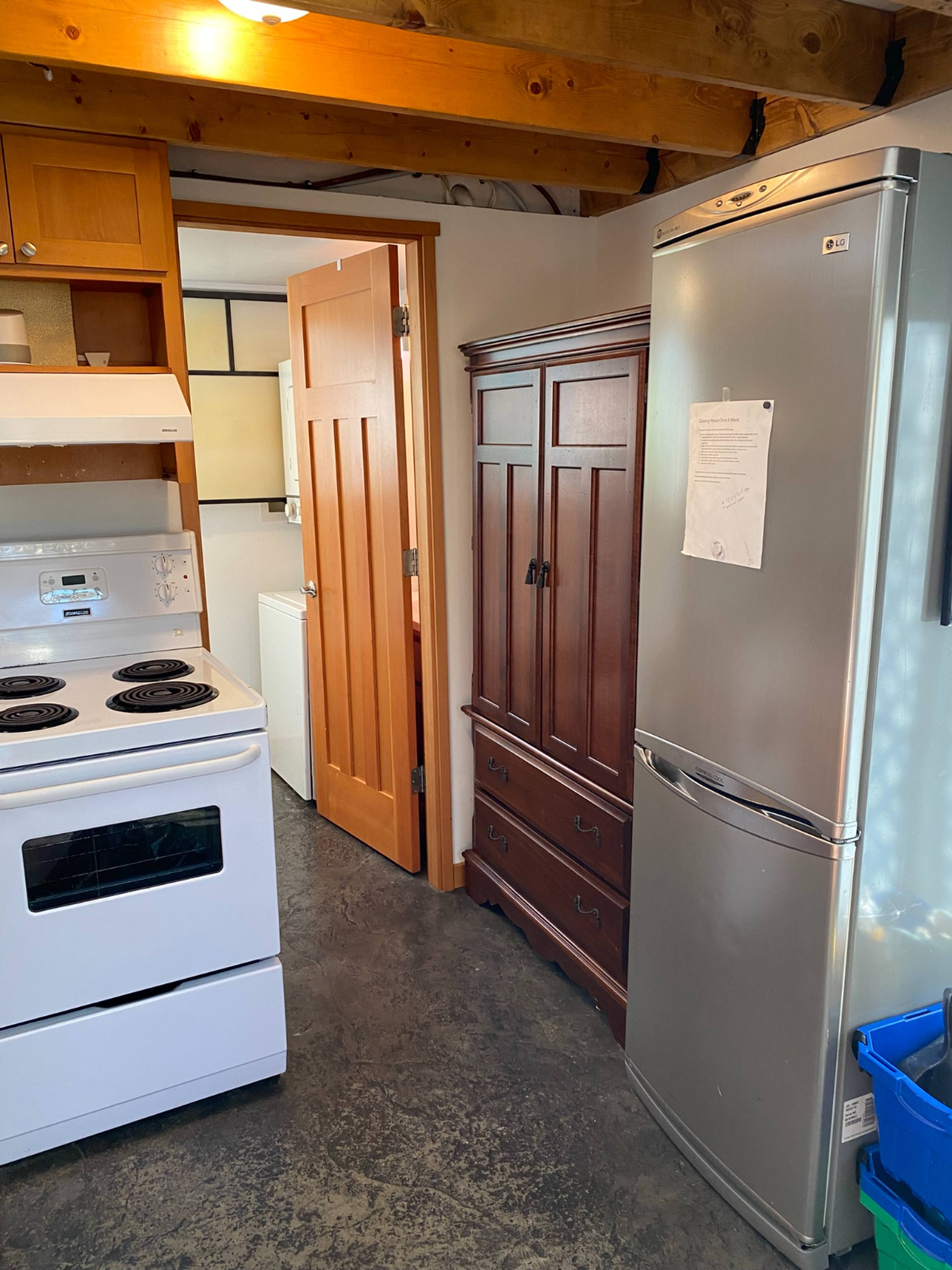 103 Ave 4