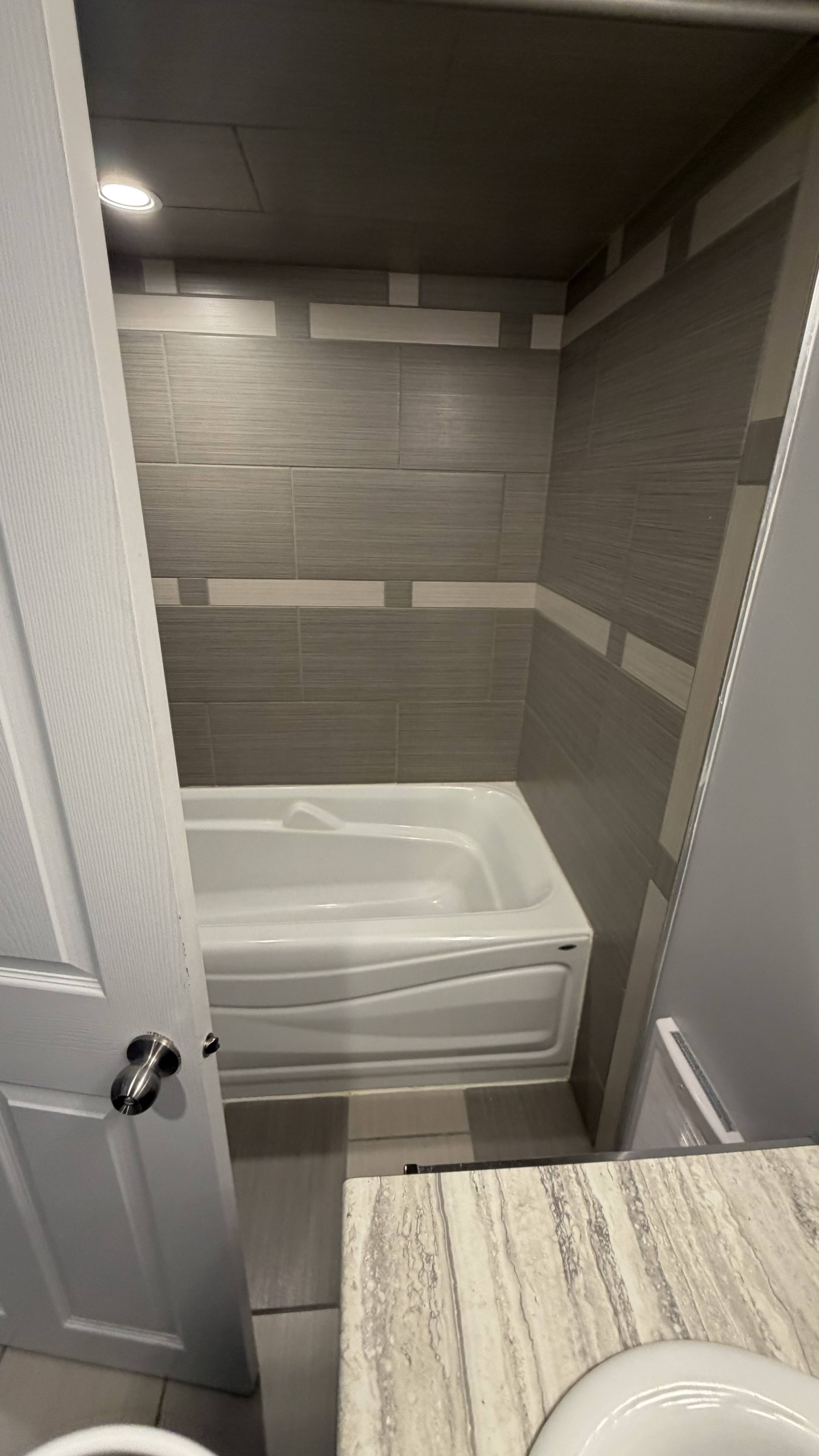 单身公寓  · 1 卫 for rent $1,100 / 月